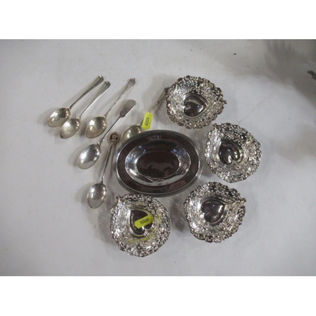 A collection of silver items, weight 6oz