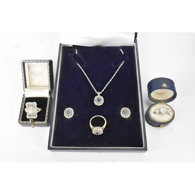 A collection of Titanic Replica jewellery from the film 'Tit...