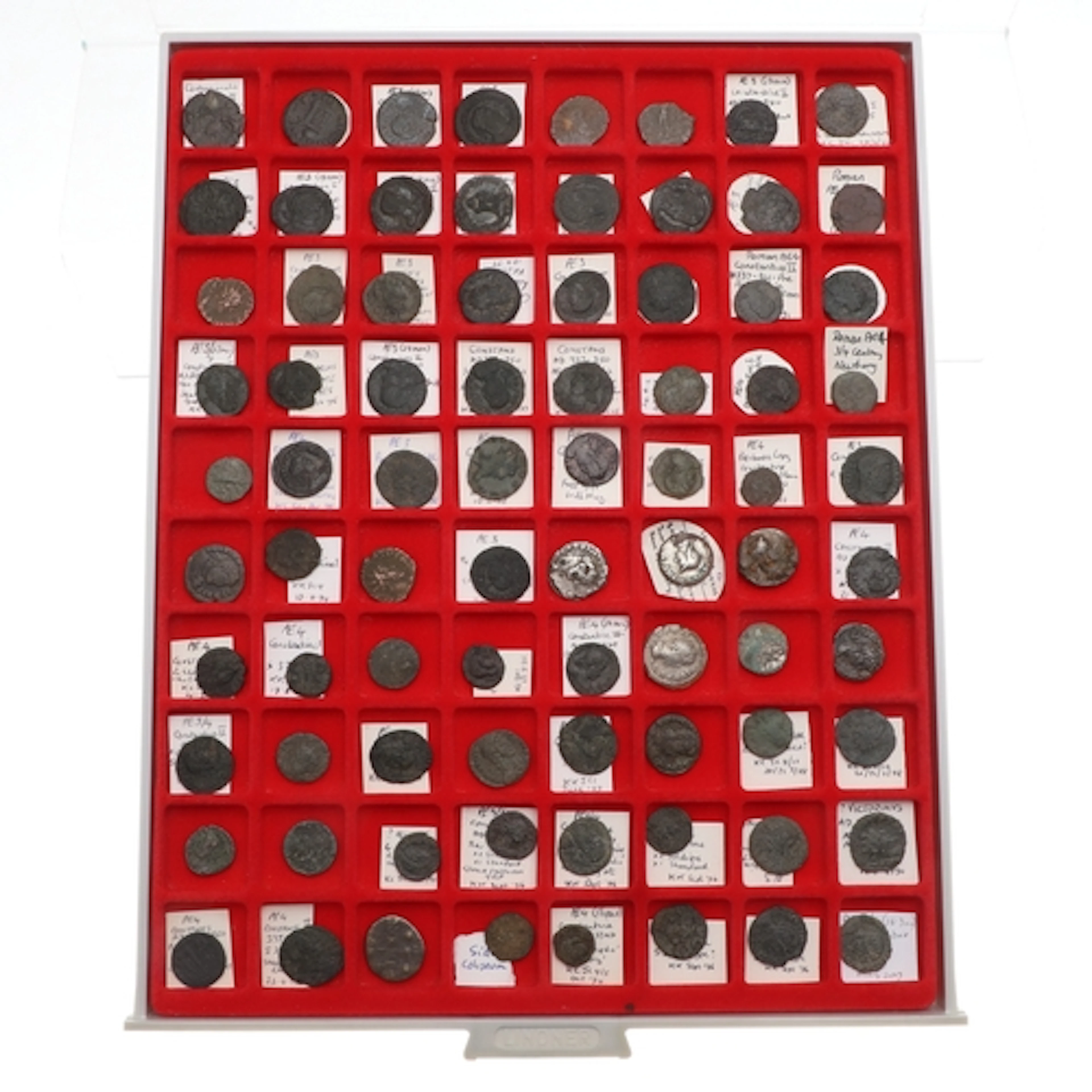 A MIXED COLLECTION OF ROMAN COINS TO INCLUDE THAMES FINDS. A...