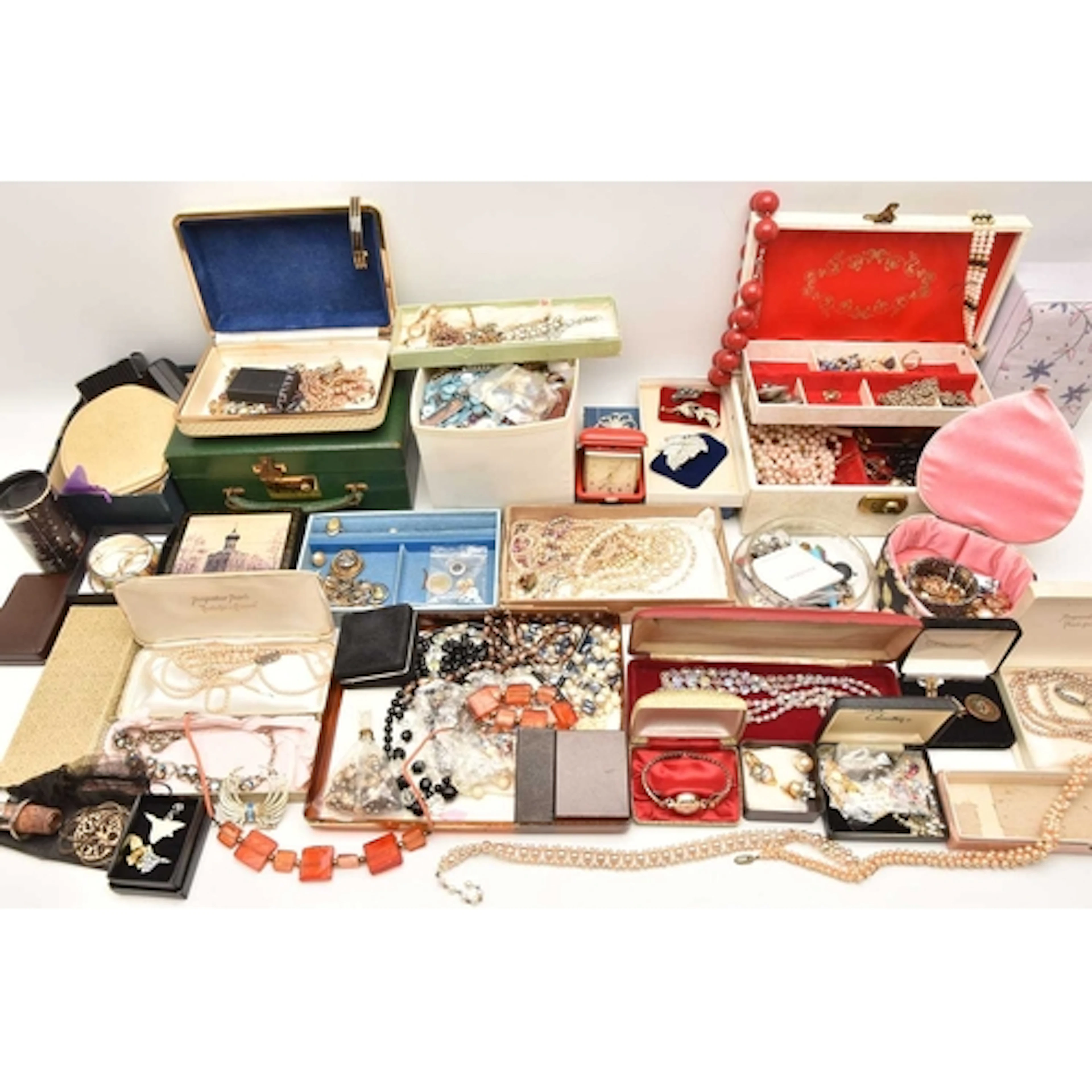 A BOX CONTAINING A LARGE SELECTION OF COSTUME JEWELLERY, JEW...