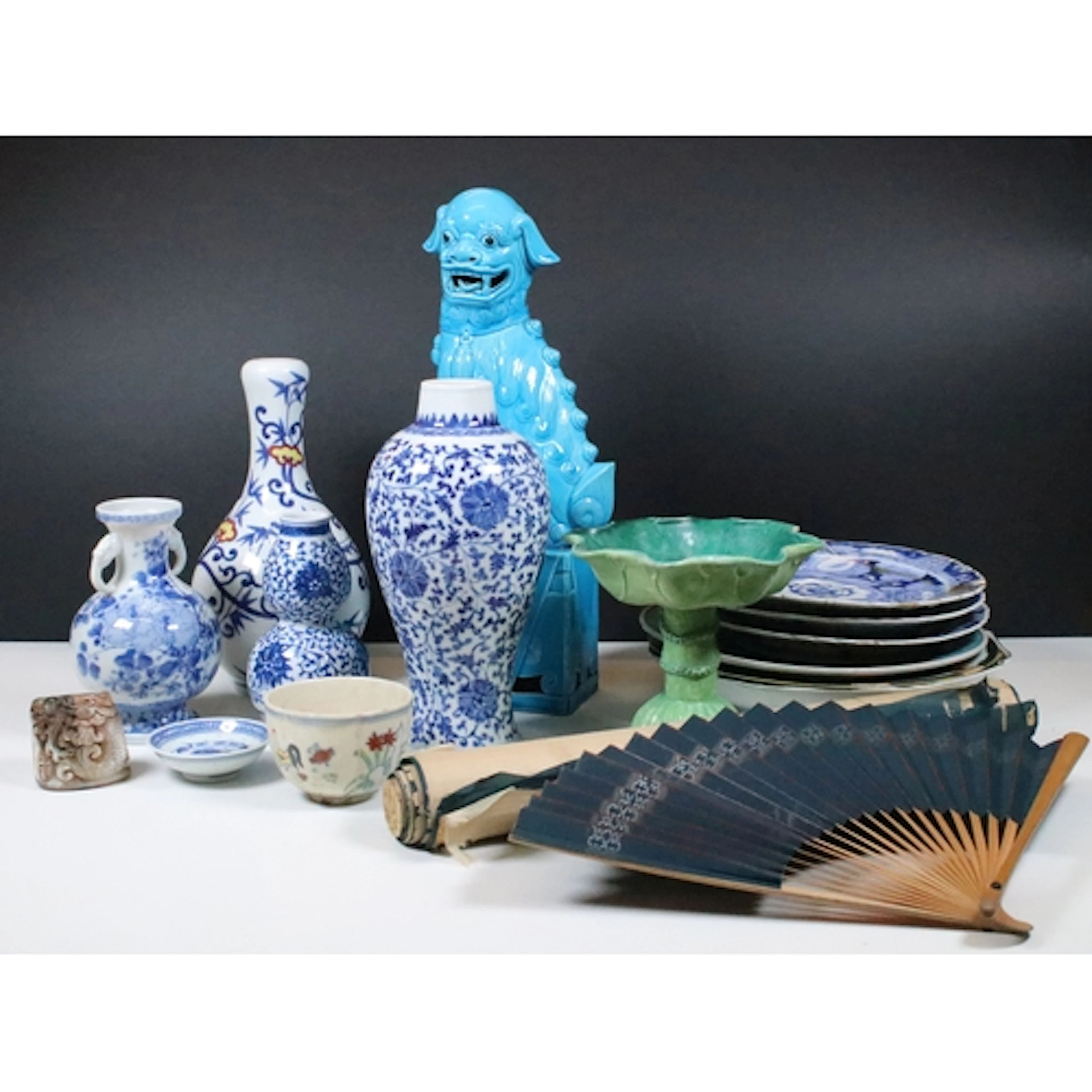 Collection of Chinese porcelain, to comprise 19th century bl...