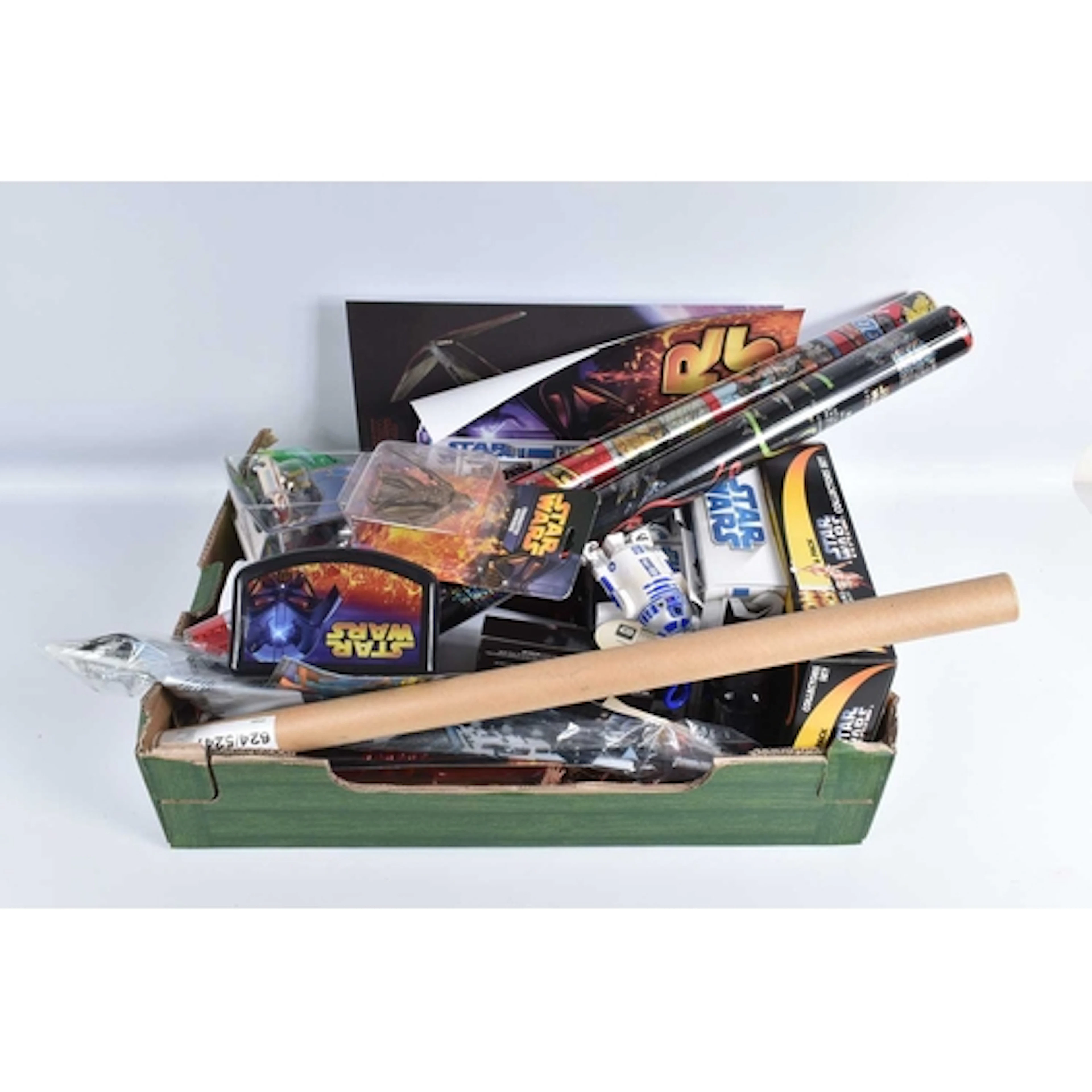 A QUANTITY OF MIXED STAR WARS ITEMS, to include a selection ...