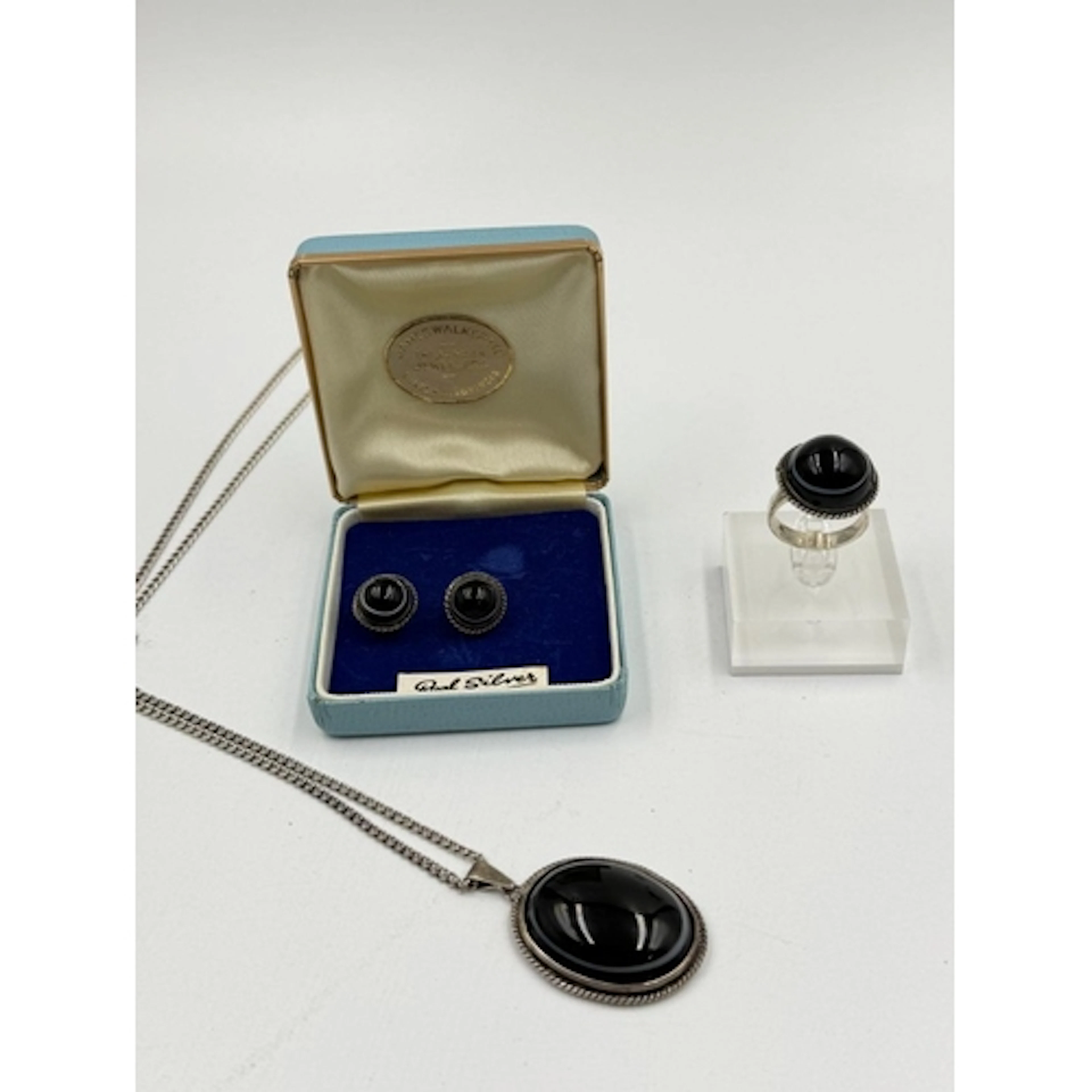 An Onyx and silver jewellery set to include a ring, necklace...