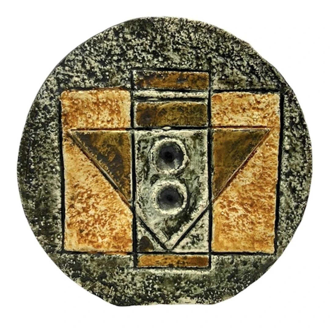 Anne Jones for Troika Pottery - A 20th century Cornish small...