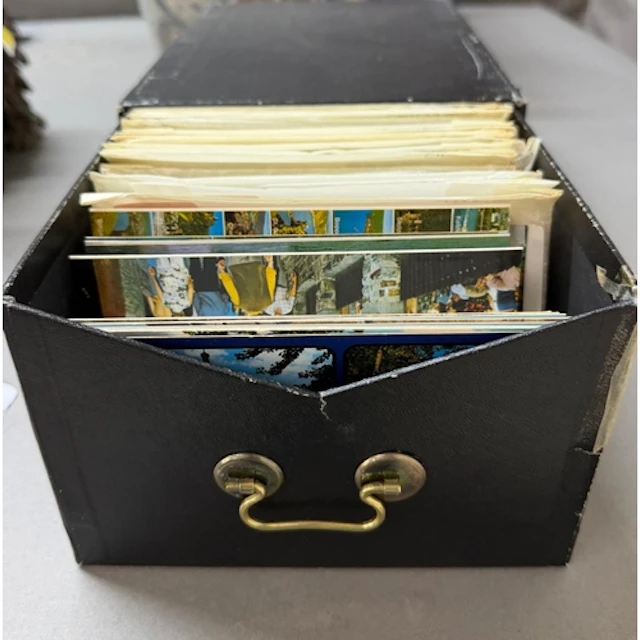 A large selection of vintage postcards, various themes and a...