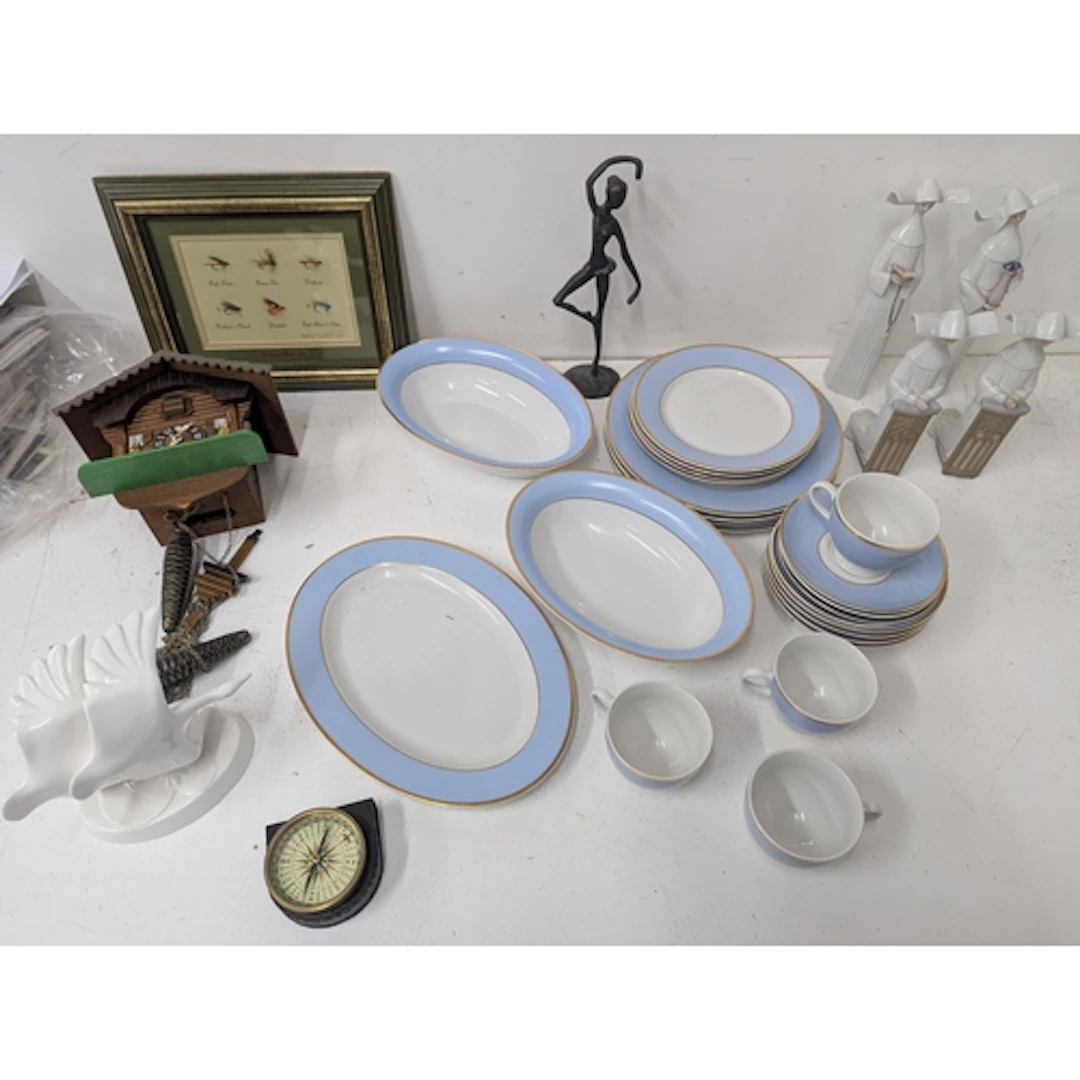 Mixed ceramics and collectables to include four Lladro Nun f...