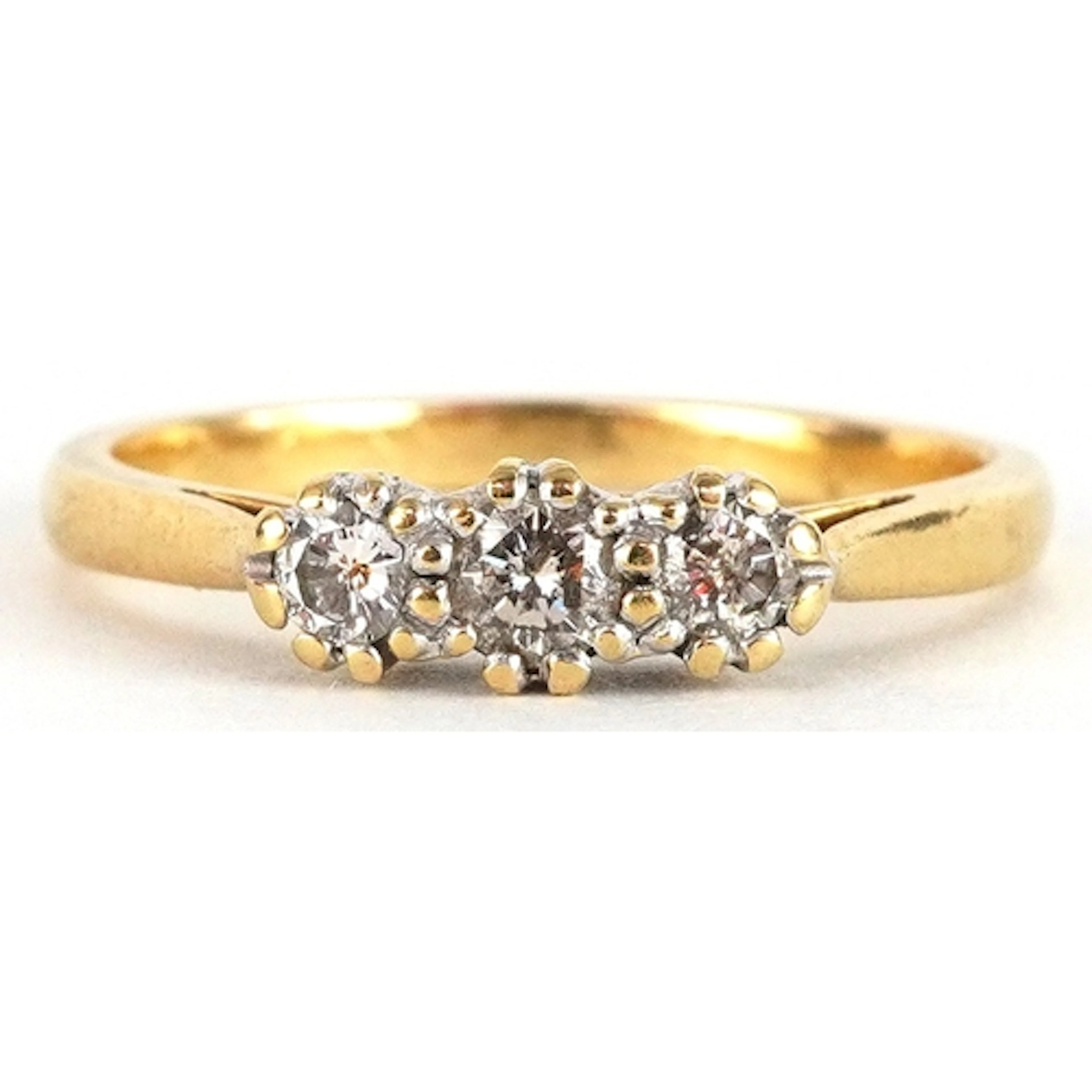18ct gold diamond trilogy ring, size M/N, 2.9g.