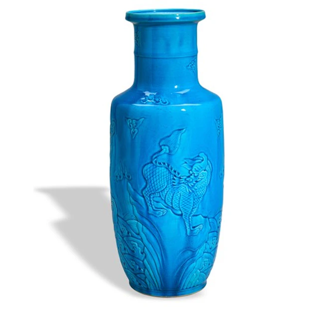 A TURQUOISE-GLAZED 'QILIN' VASE 20TH CENTURY 孔雀绿釉刻麒麟棒槌瓶 二十世纪...