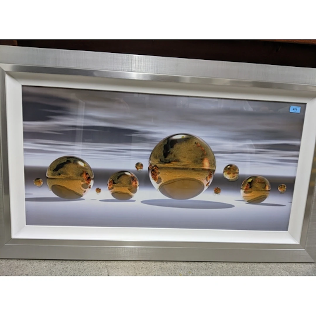 A complete colour - Golden Spheres from the Liquid Art serie...