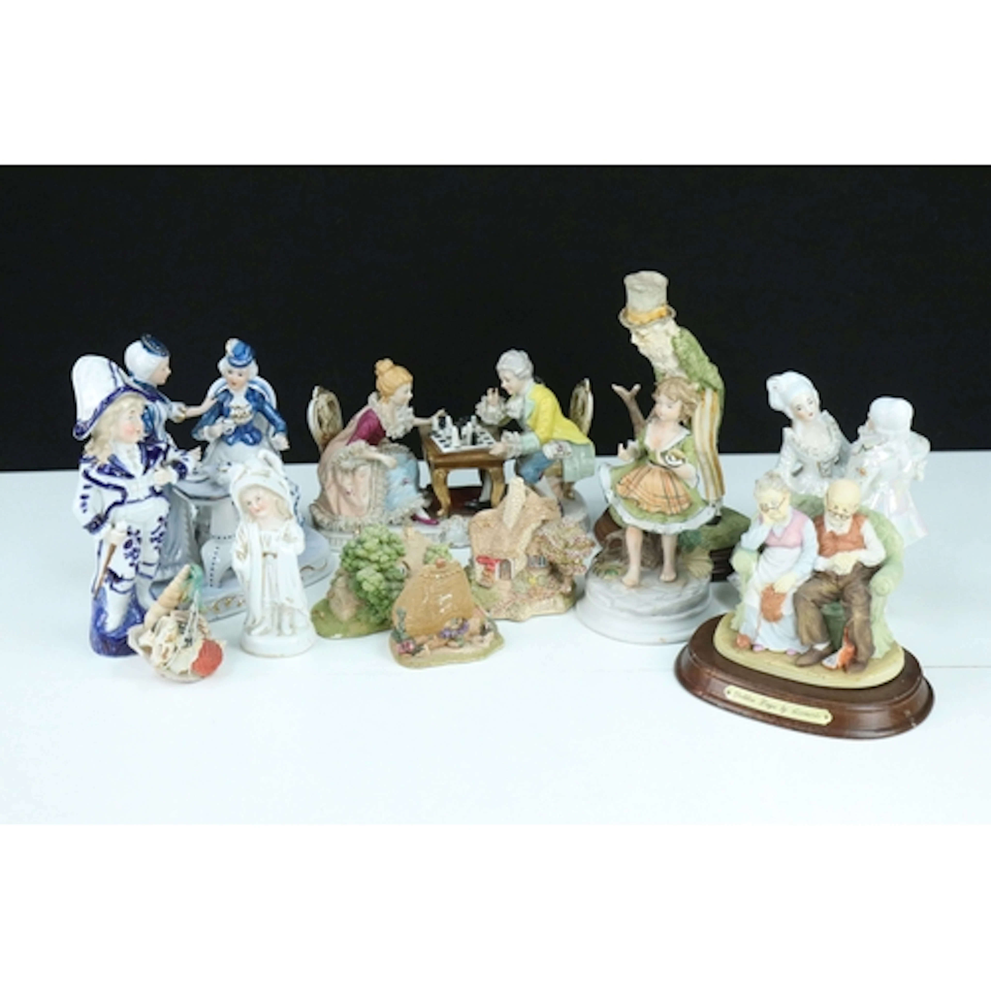 Three Lilliput Lane models to include 'Lazy Days', 'Beehive ...