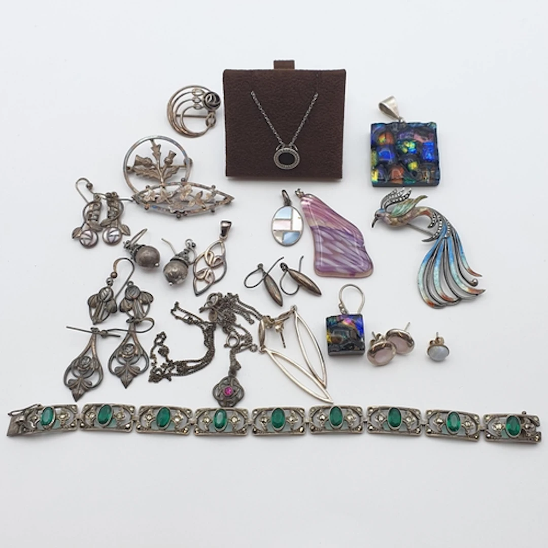 A collection of mostly silver/925 Jewellery including a cont...
