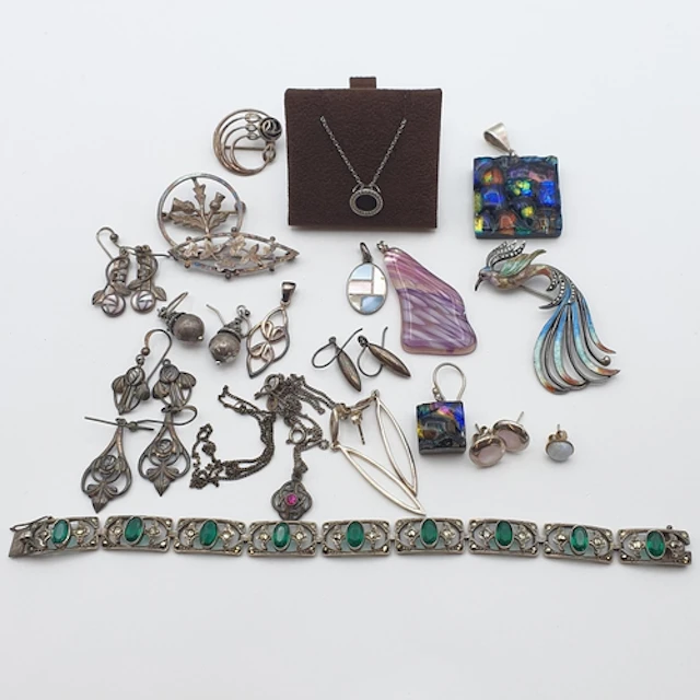 A collection of mostly silver/925 Jewellery including a cont...