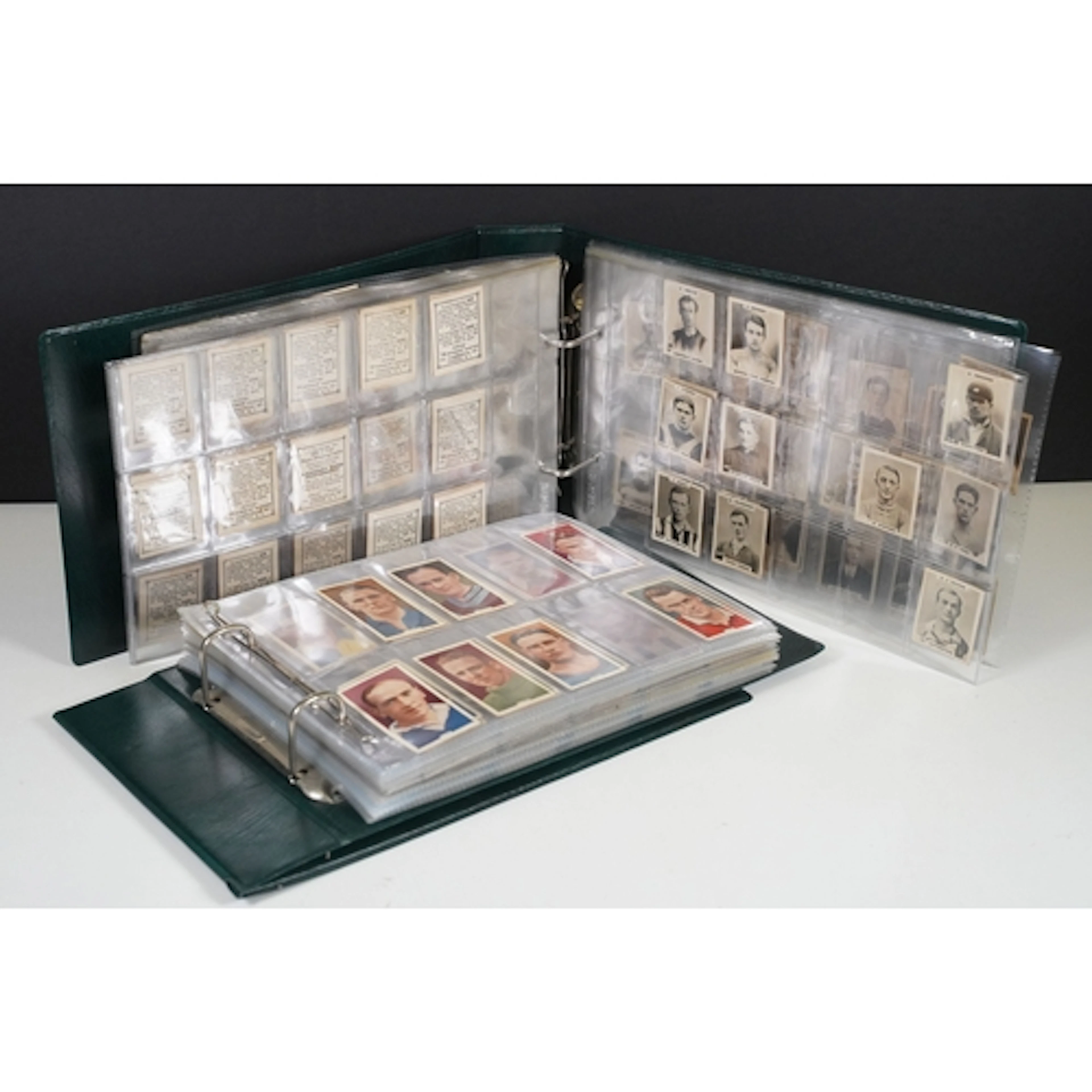 Cigarette Cards - A large collection of Football related con...