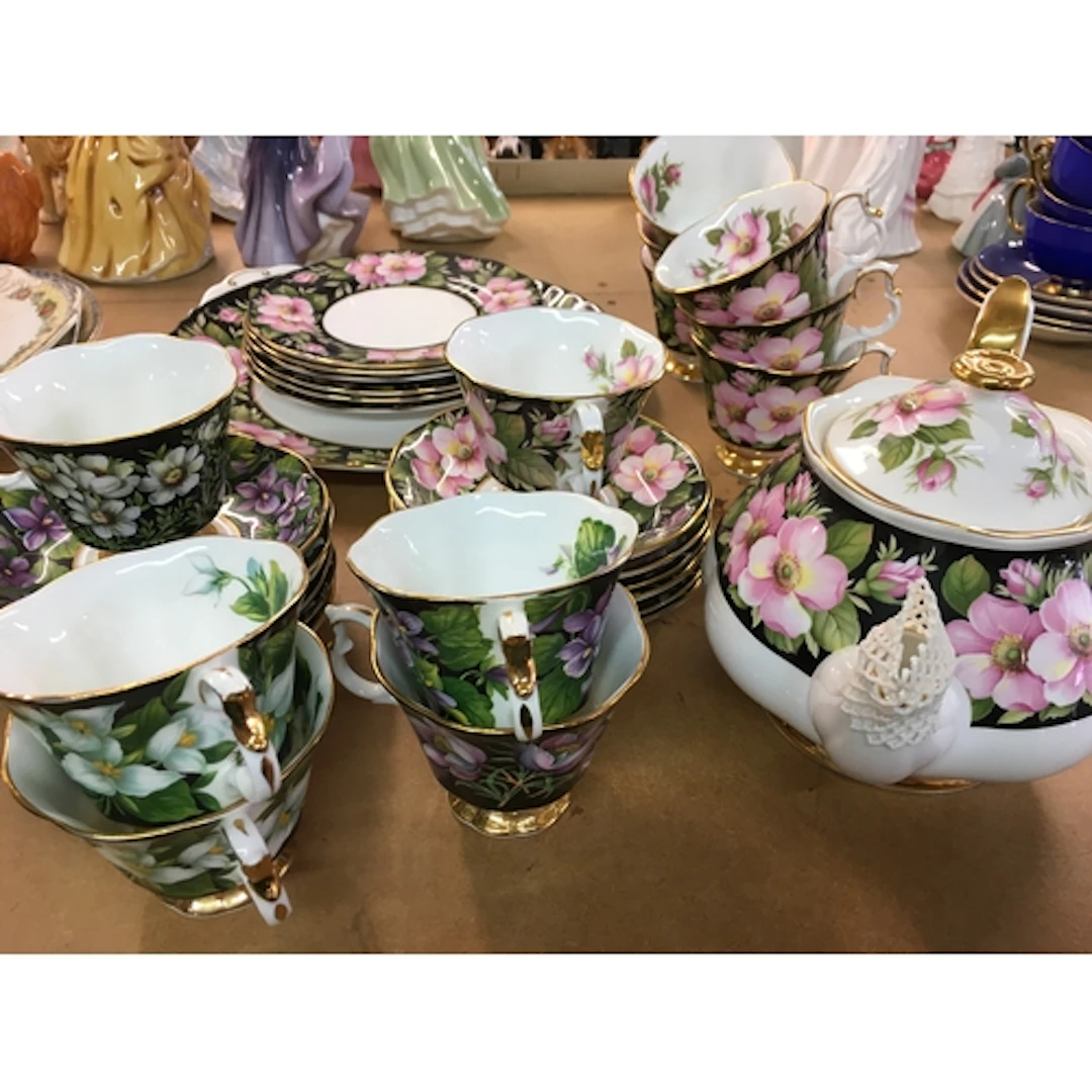 Royal Albert Provincial Flowers vintage bone china collectio...