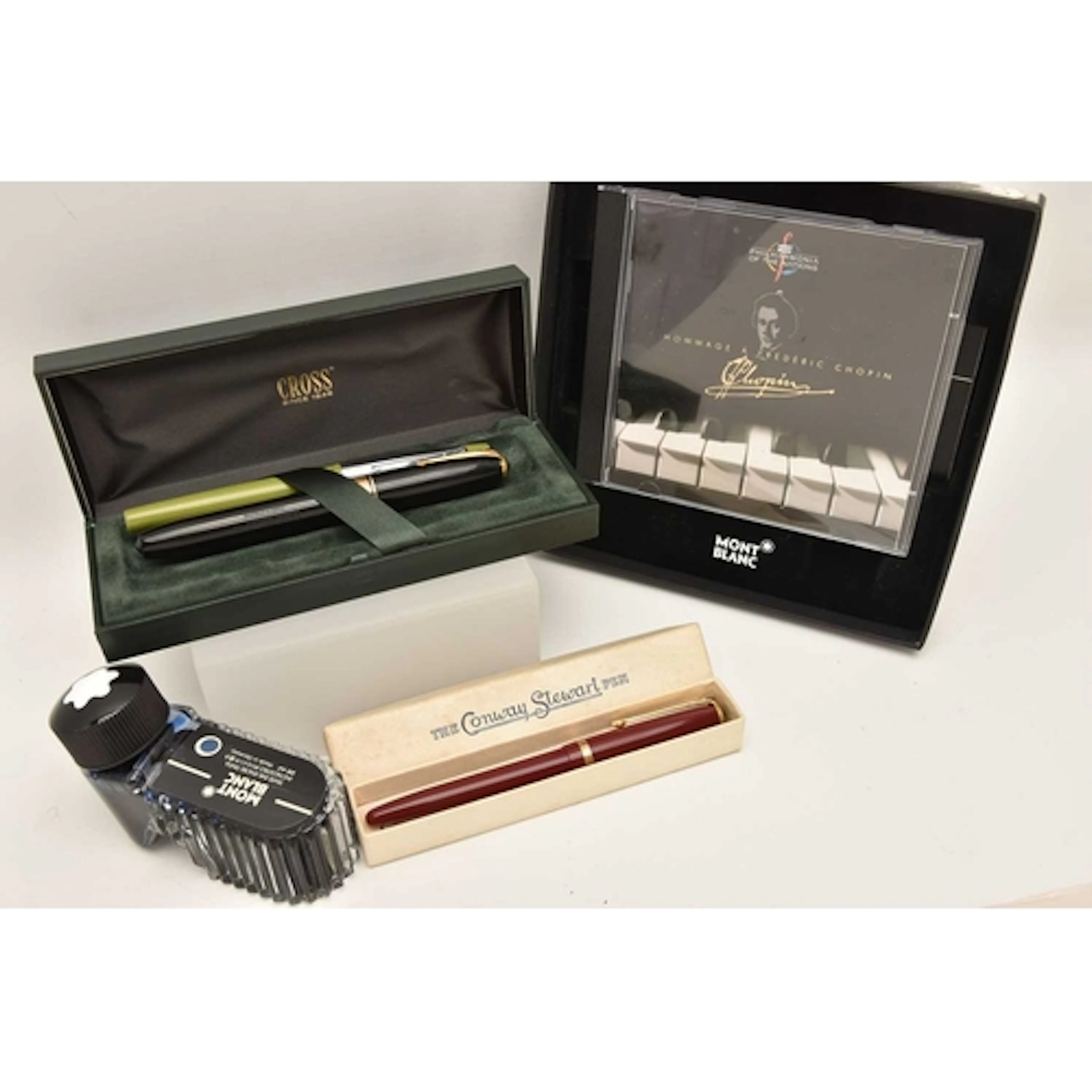 AN ASSORTMENT OF PENS, to include a 'Conway Stewart' fountai...