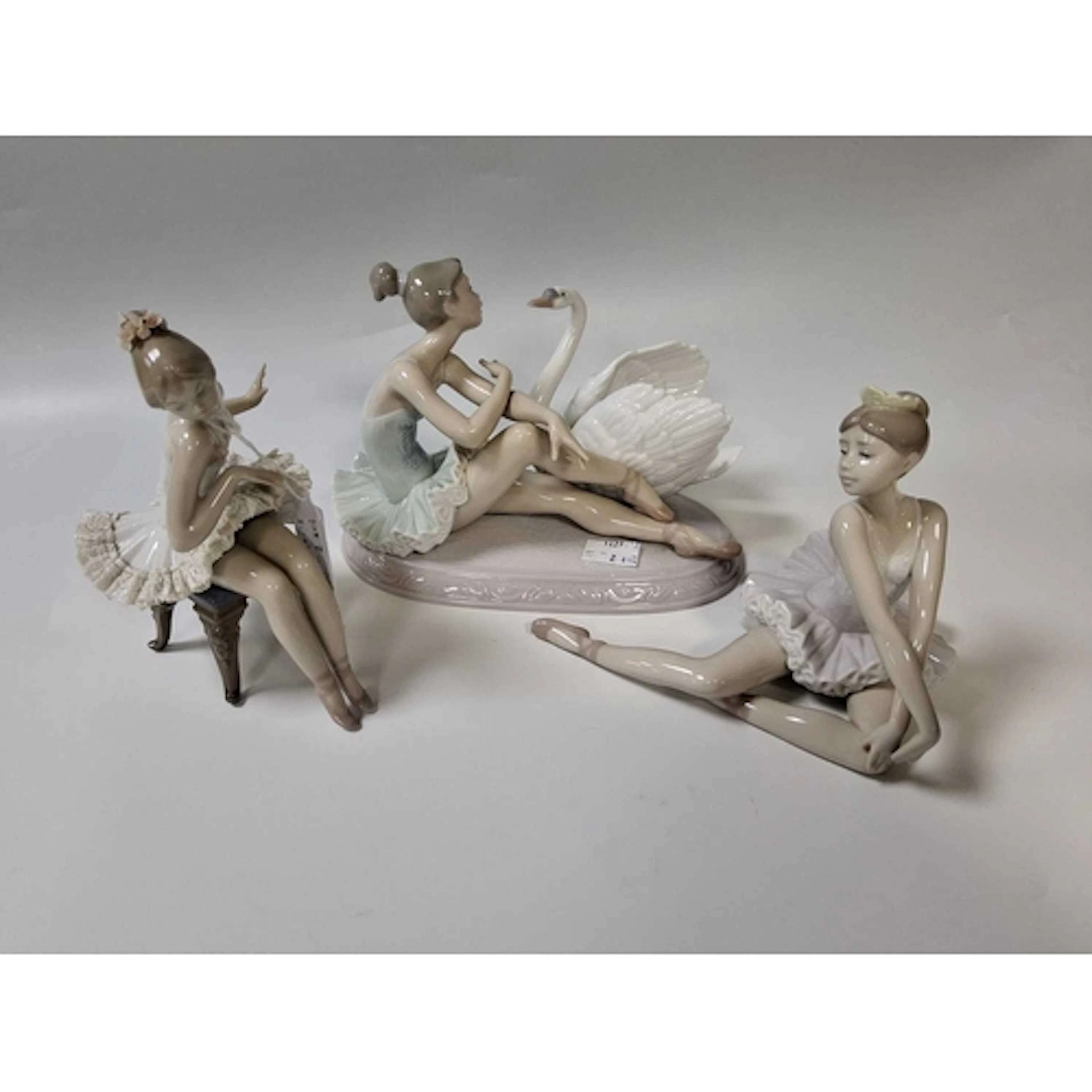 THREE LLADRO PORCELAIN BALLERINA FIGURES comprising 'Recital...