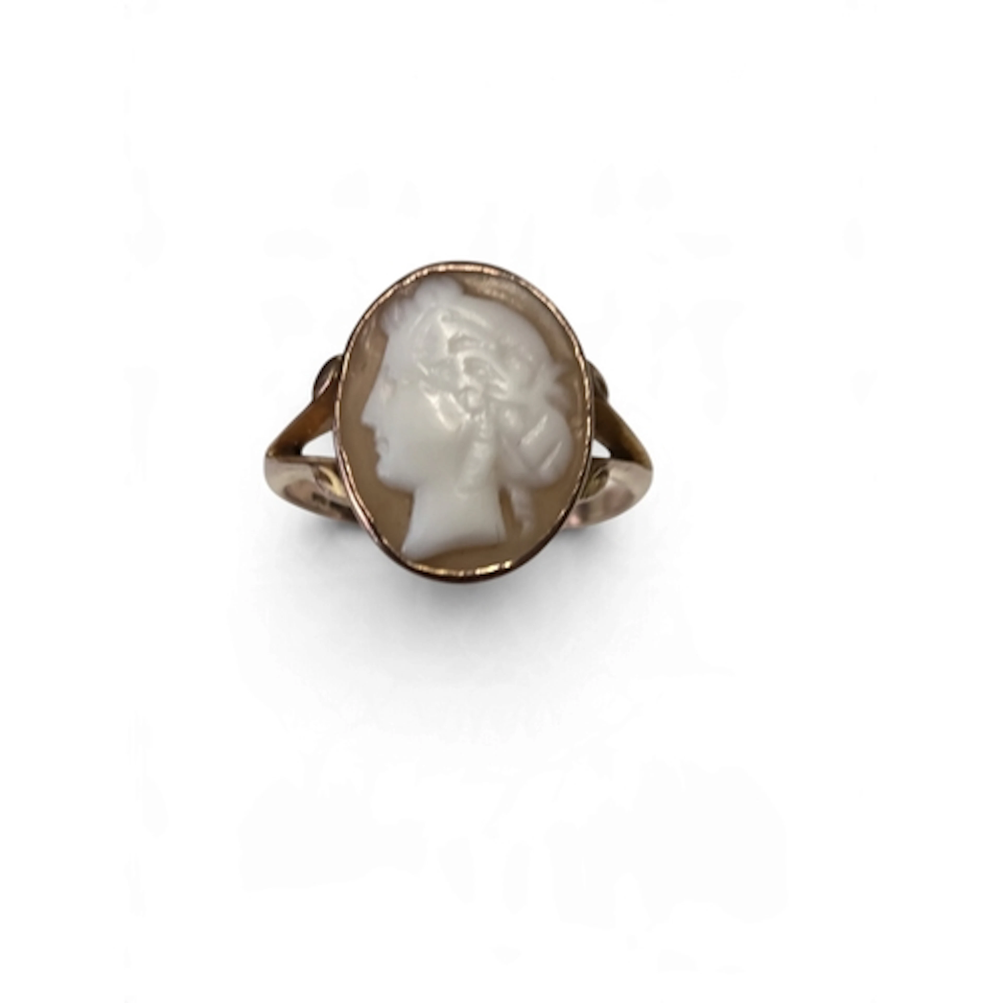 A good 9-carat gold cameo ring, beautifully carved to depict...