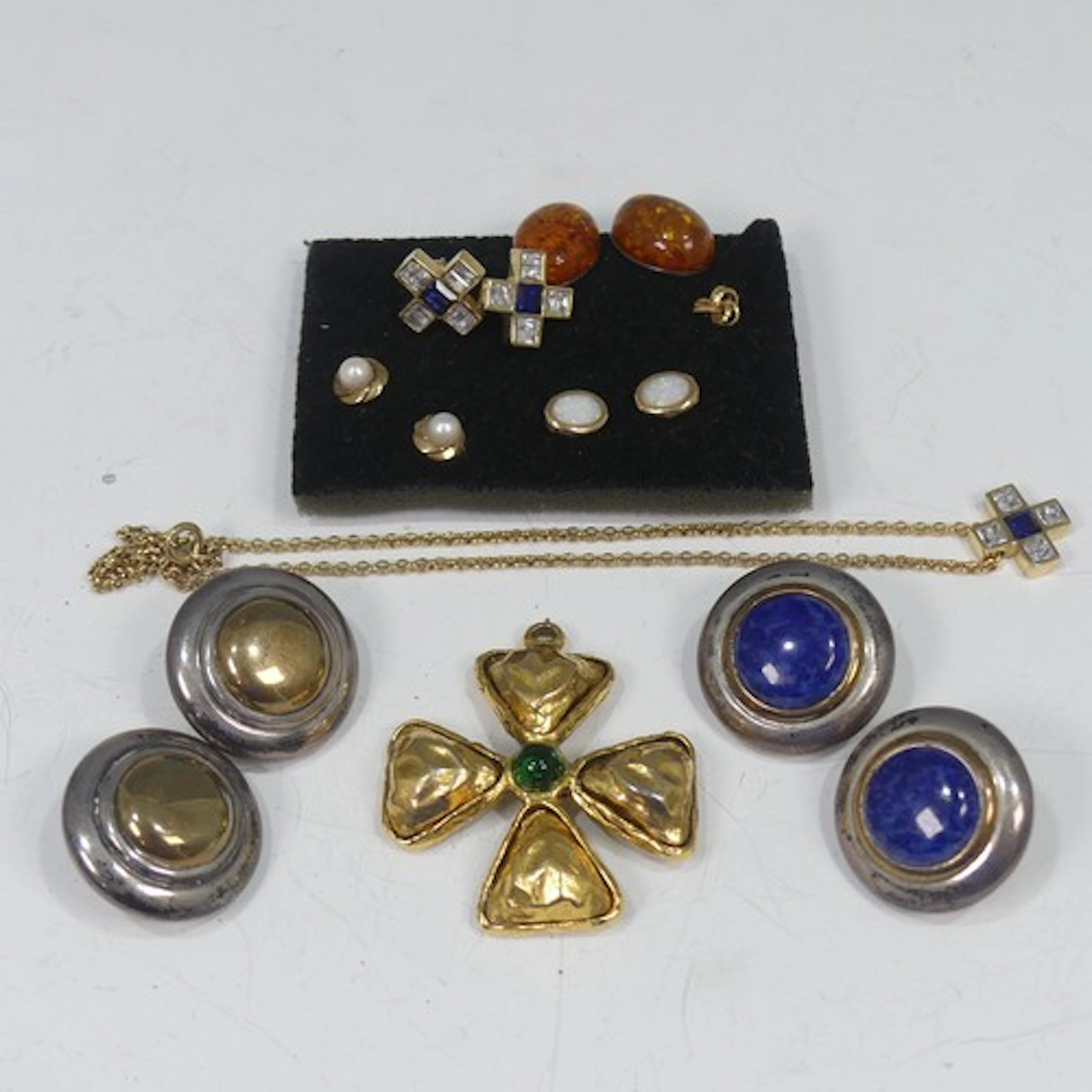A quantity of Costume Jewellery, including two pairs of vint...