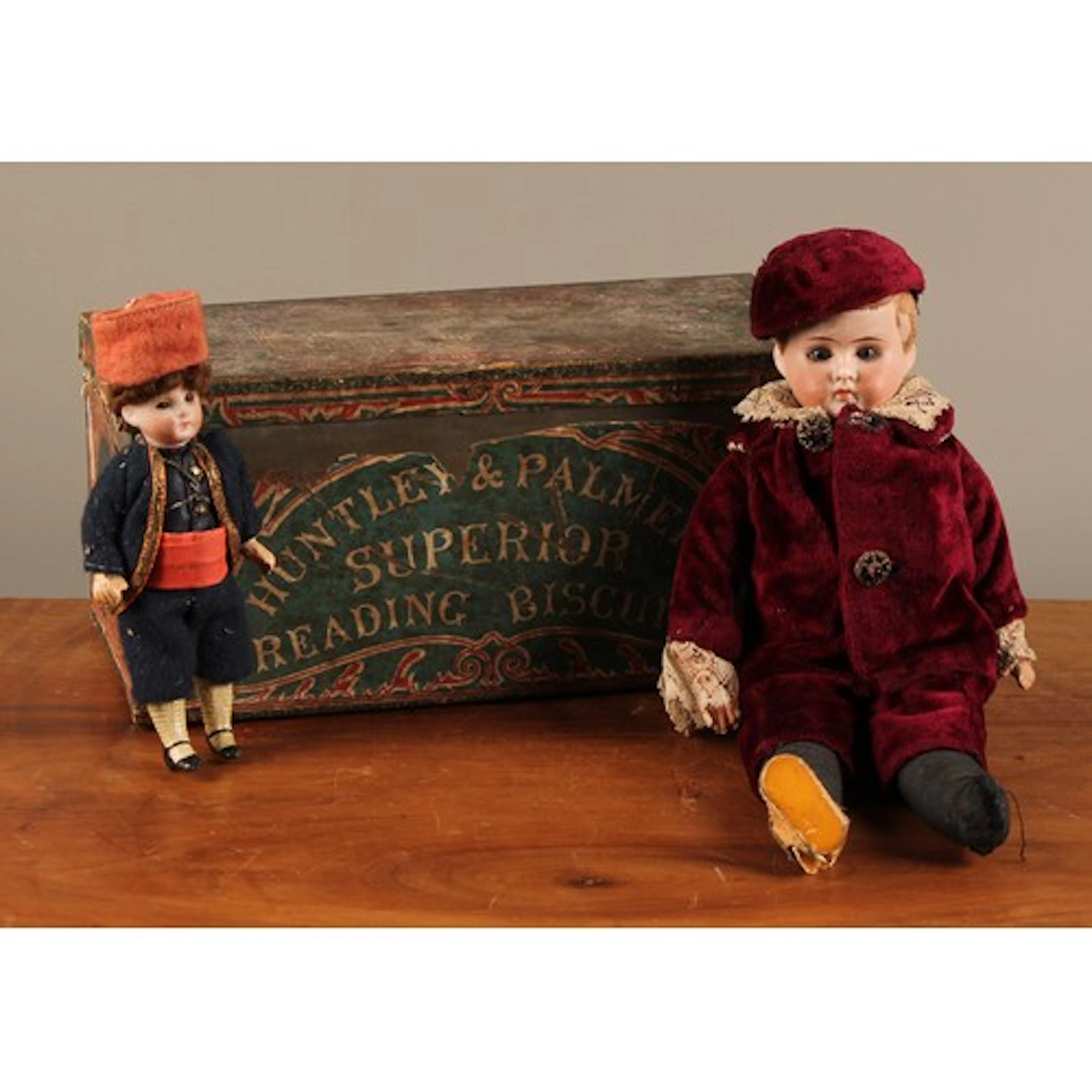An early 20th century biscuit tin, Huntley & Palmers Superio...