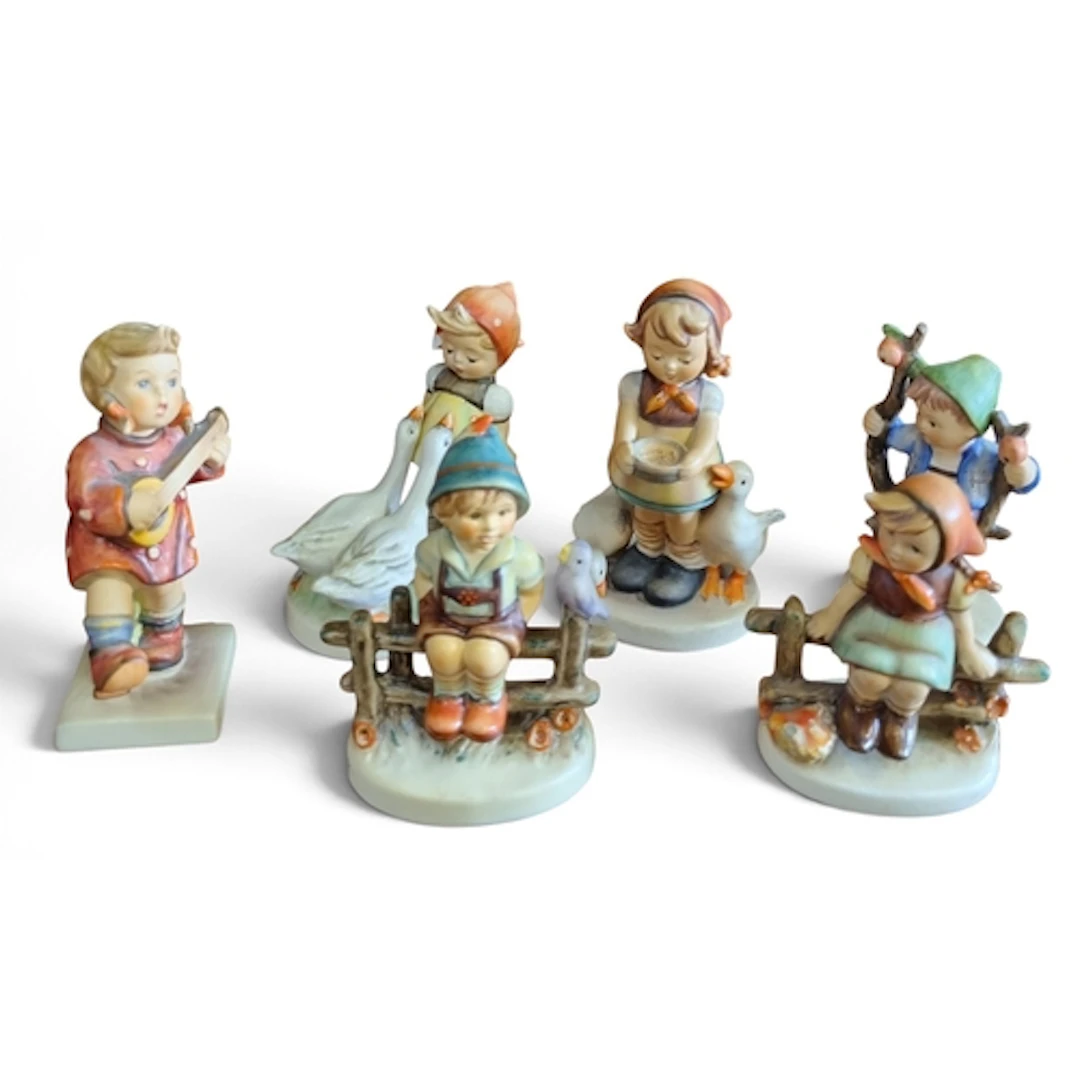 A good quantity of Gobel Figures. TB 11 cm approx.