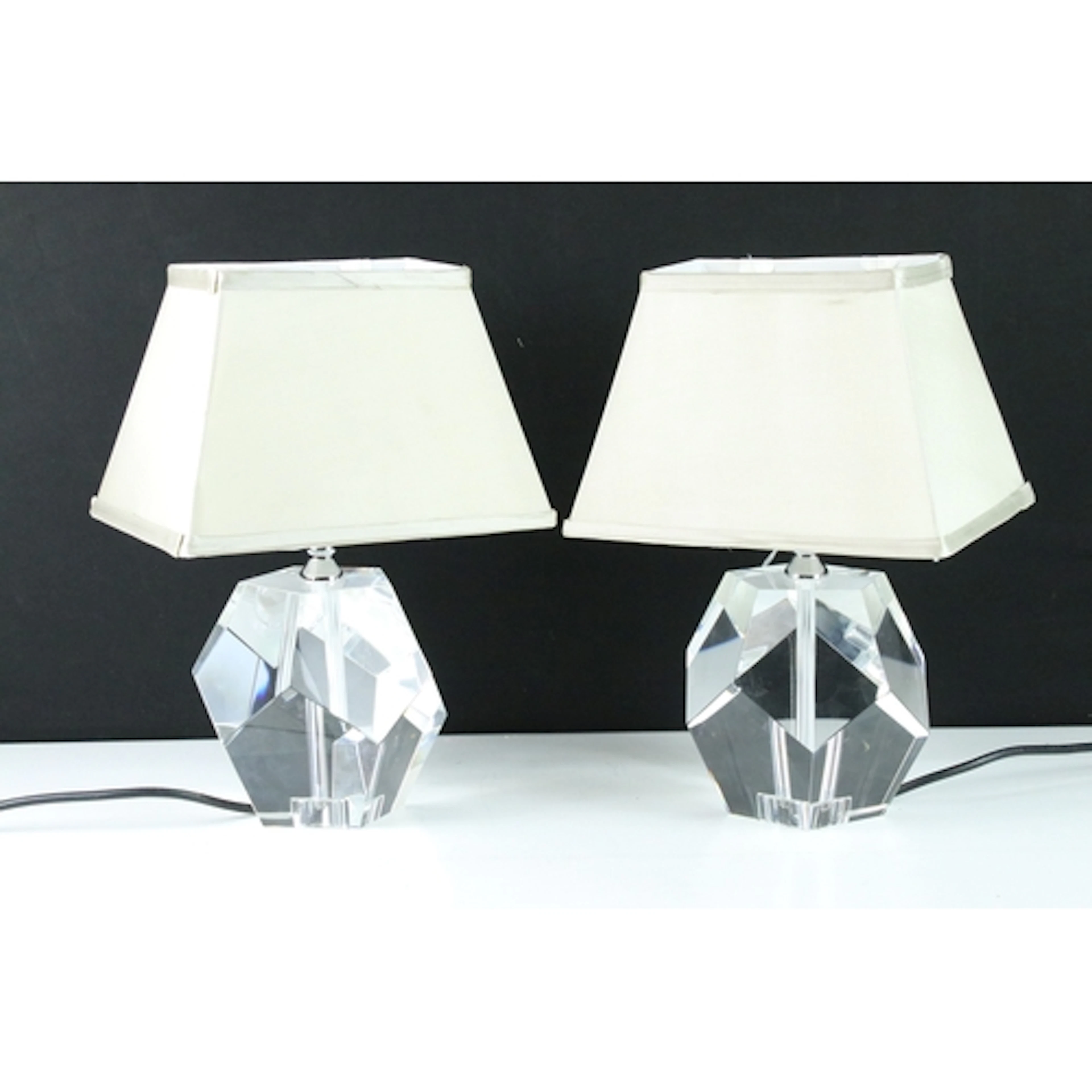 Pair of contemporary faceted crystal lamps. Measuring H 33cm...