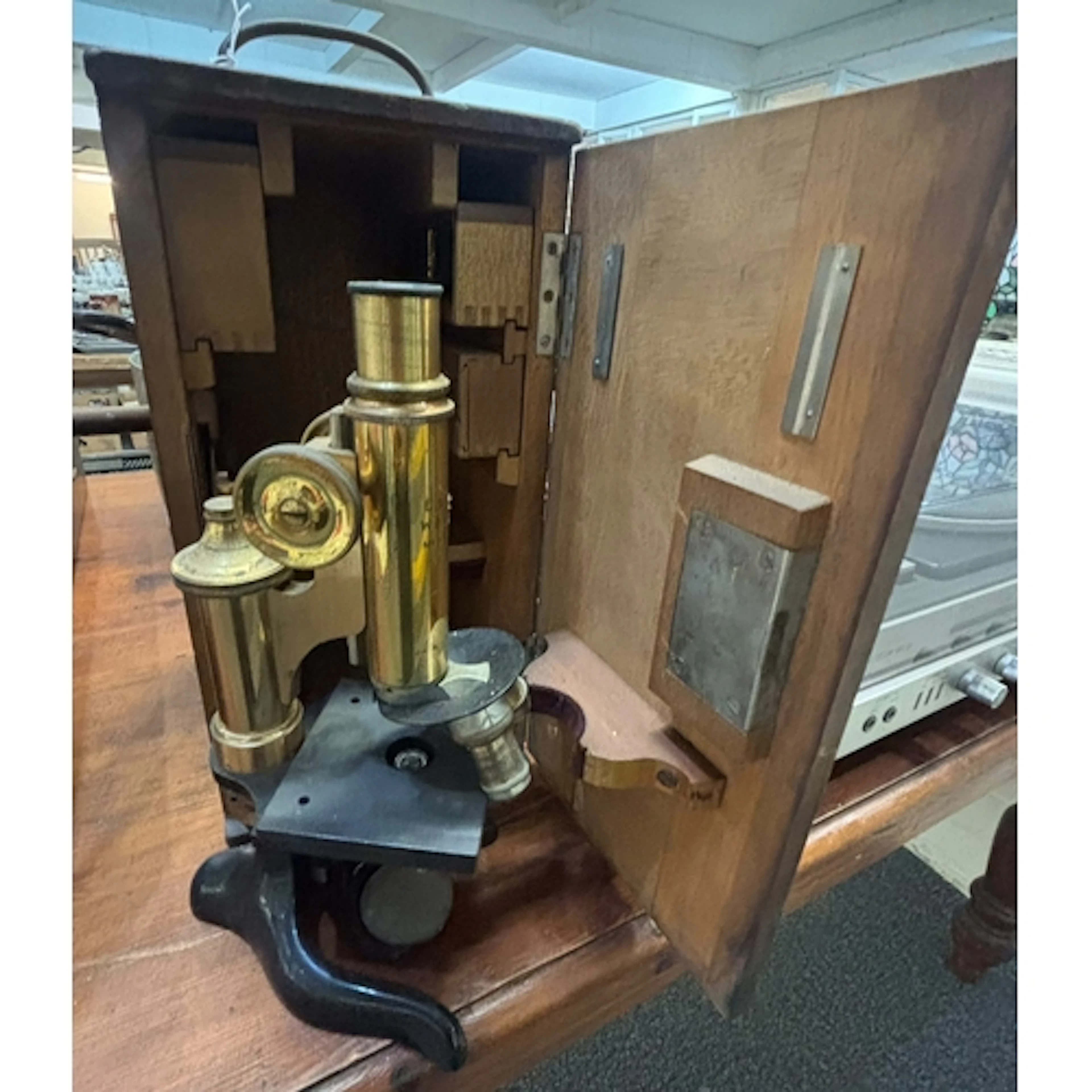 Vintage E. Leitz Wetzlar No 142304 Microscope in fitted case...