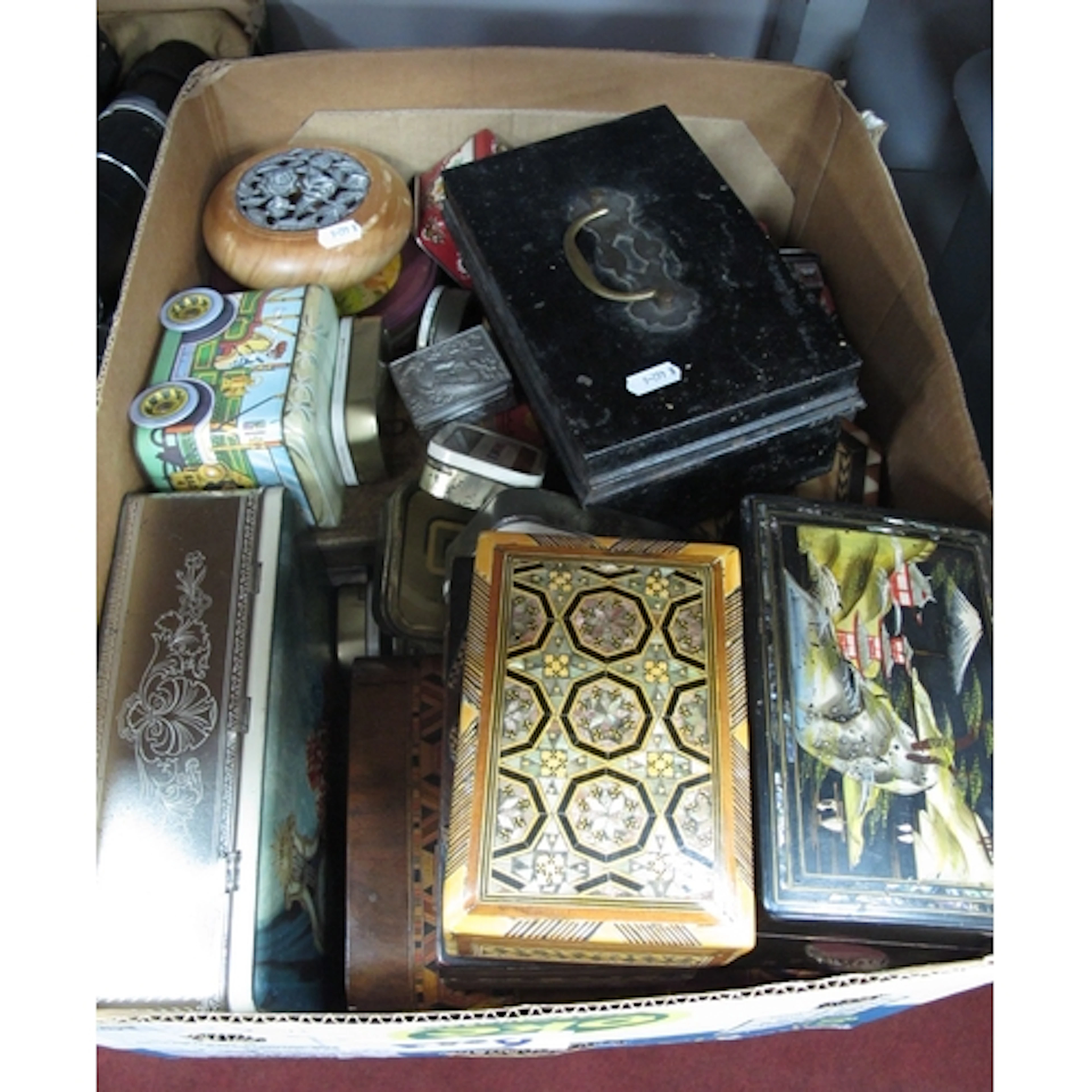 Jewellery boxes and tins, including Japanese lacquered boxes...