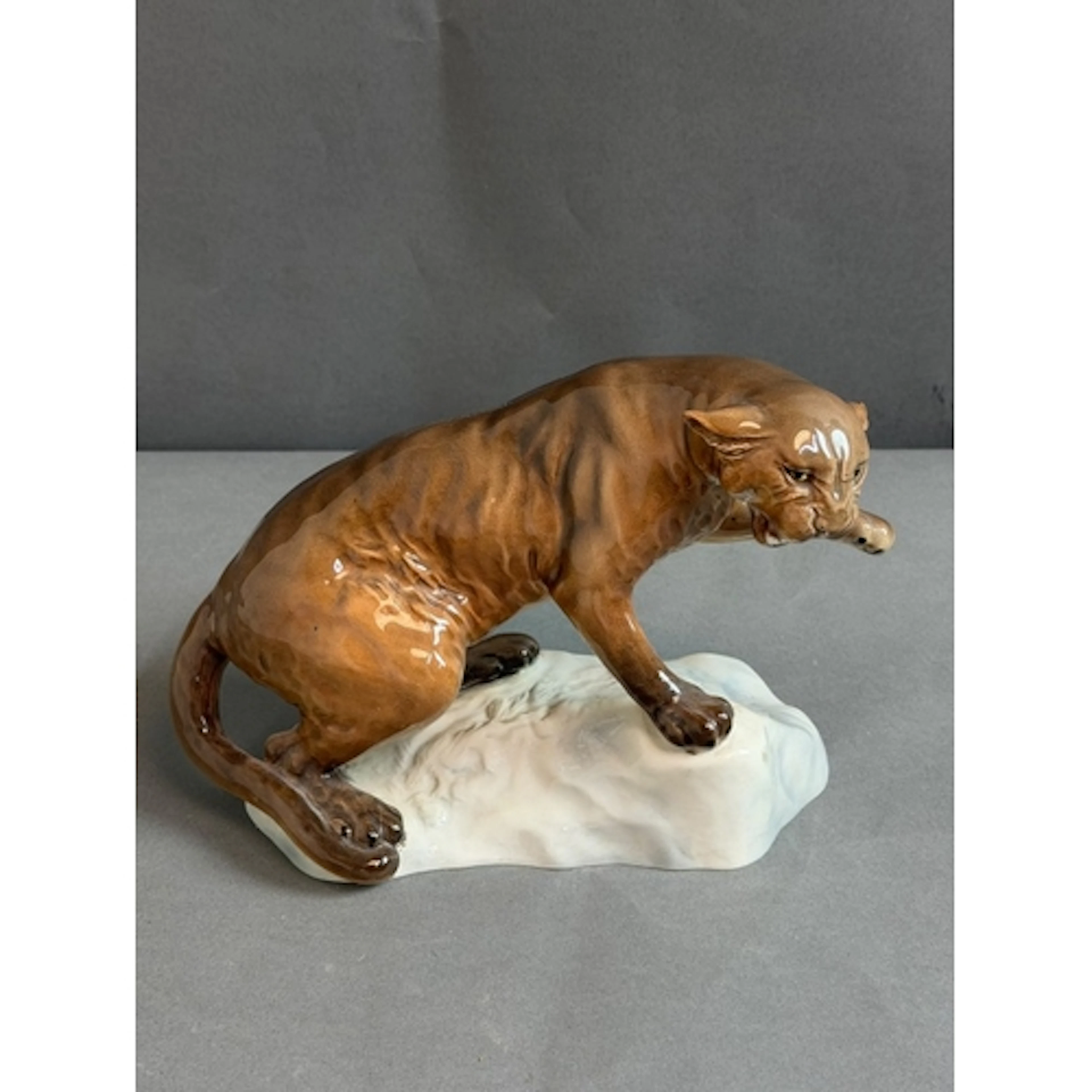 A Beswick large mountain cat (No 1823)