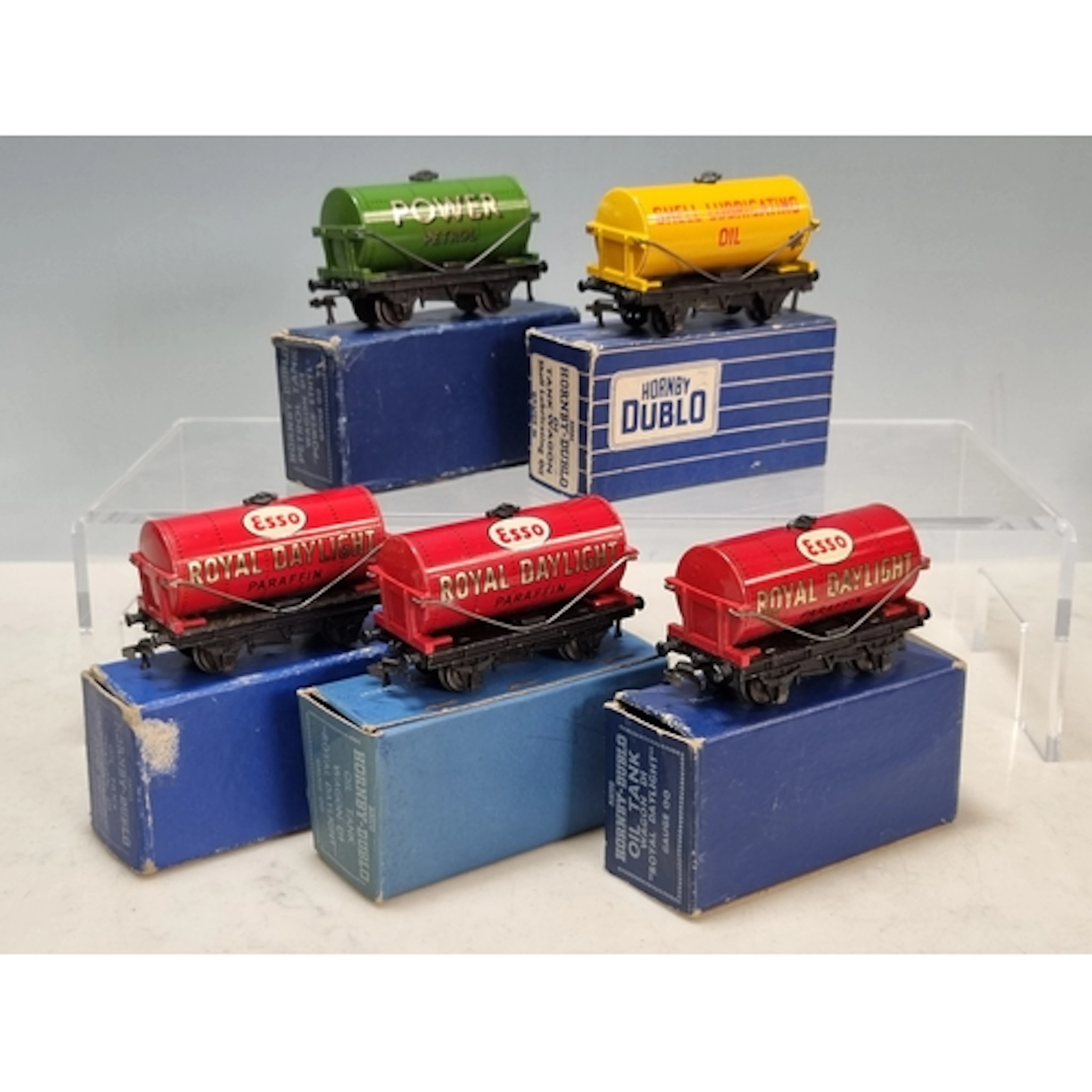 Five boxed Hornby Dublo BR Tankers, Ex plus-Nr M, boxes VG