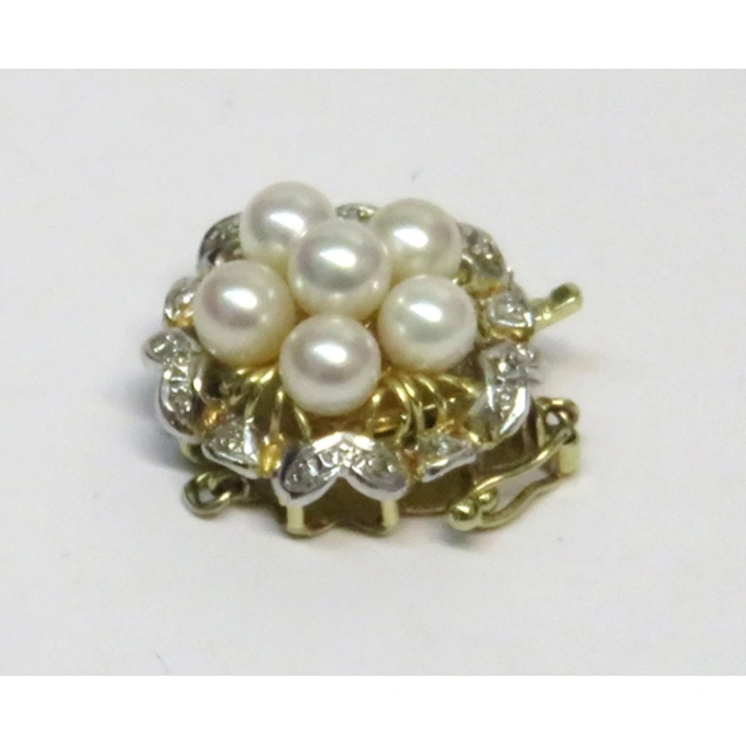 Continental 14ct gold clasp set cultured pearls, 8g gross we...
