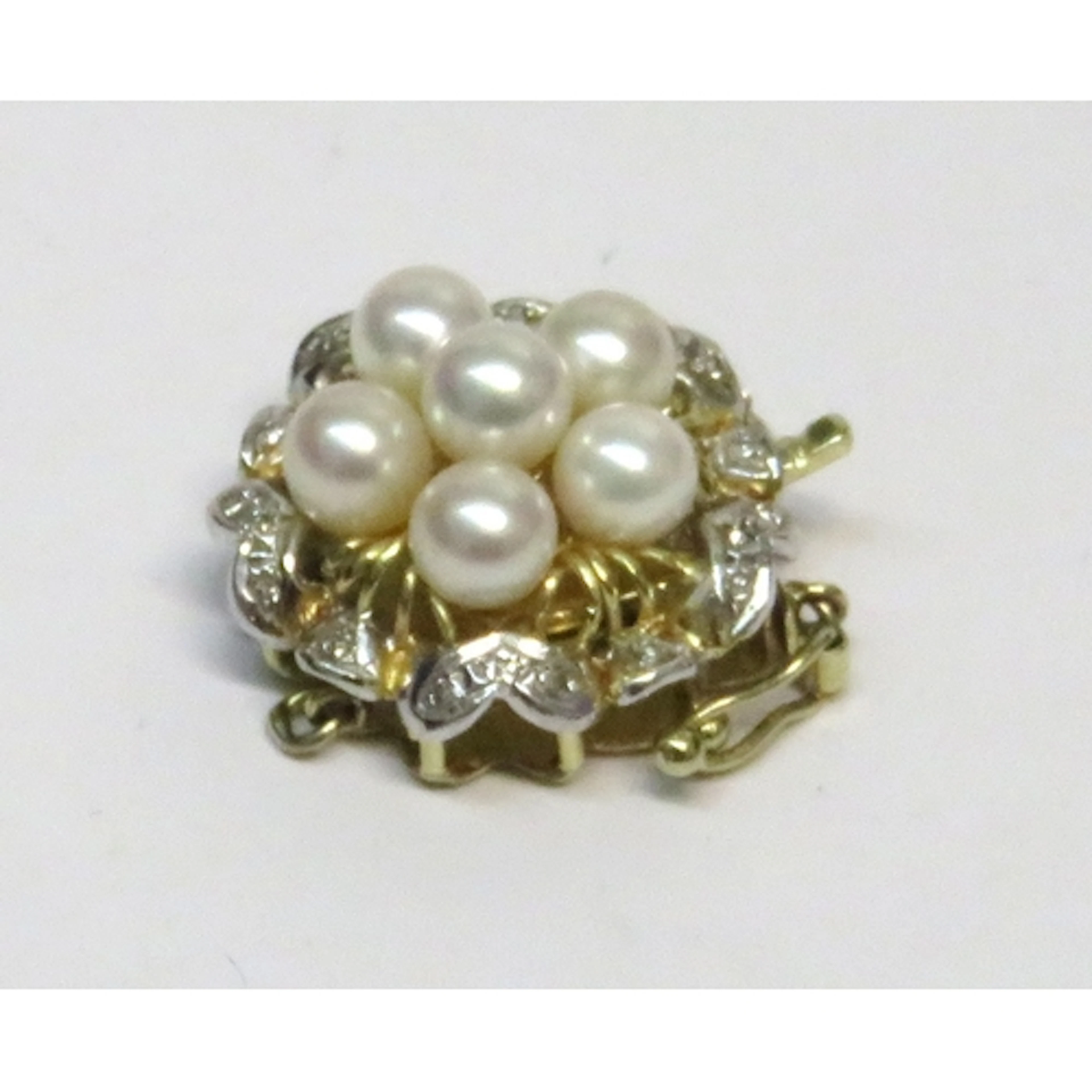 Continental 14ct gold clasp set cultured pearls, 8g gross we...