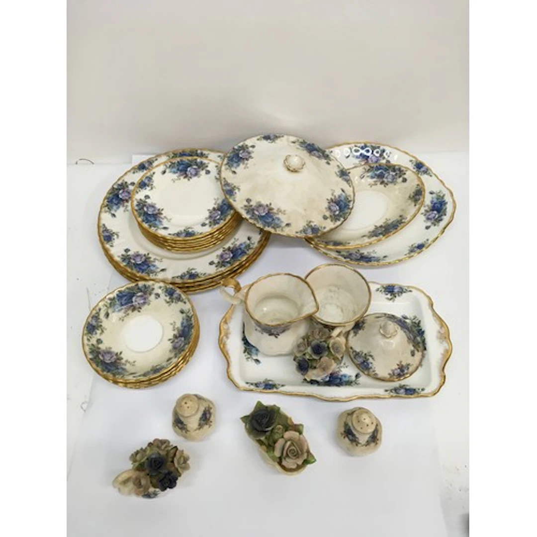 A group of Royal Albert ‘Moonlight Rose’ china