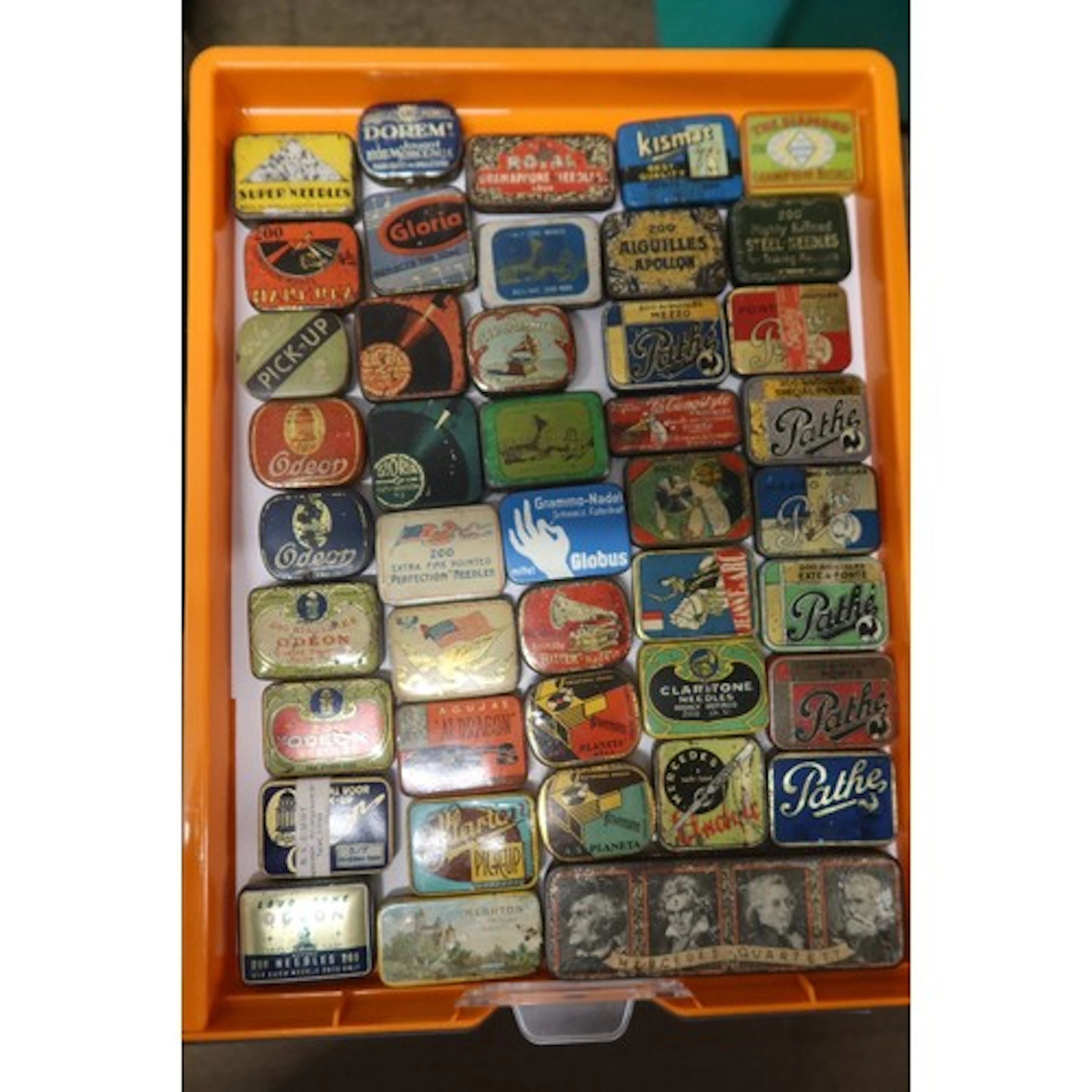 A tray of Vintage Gramophone needle tins