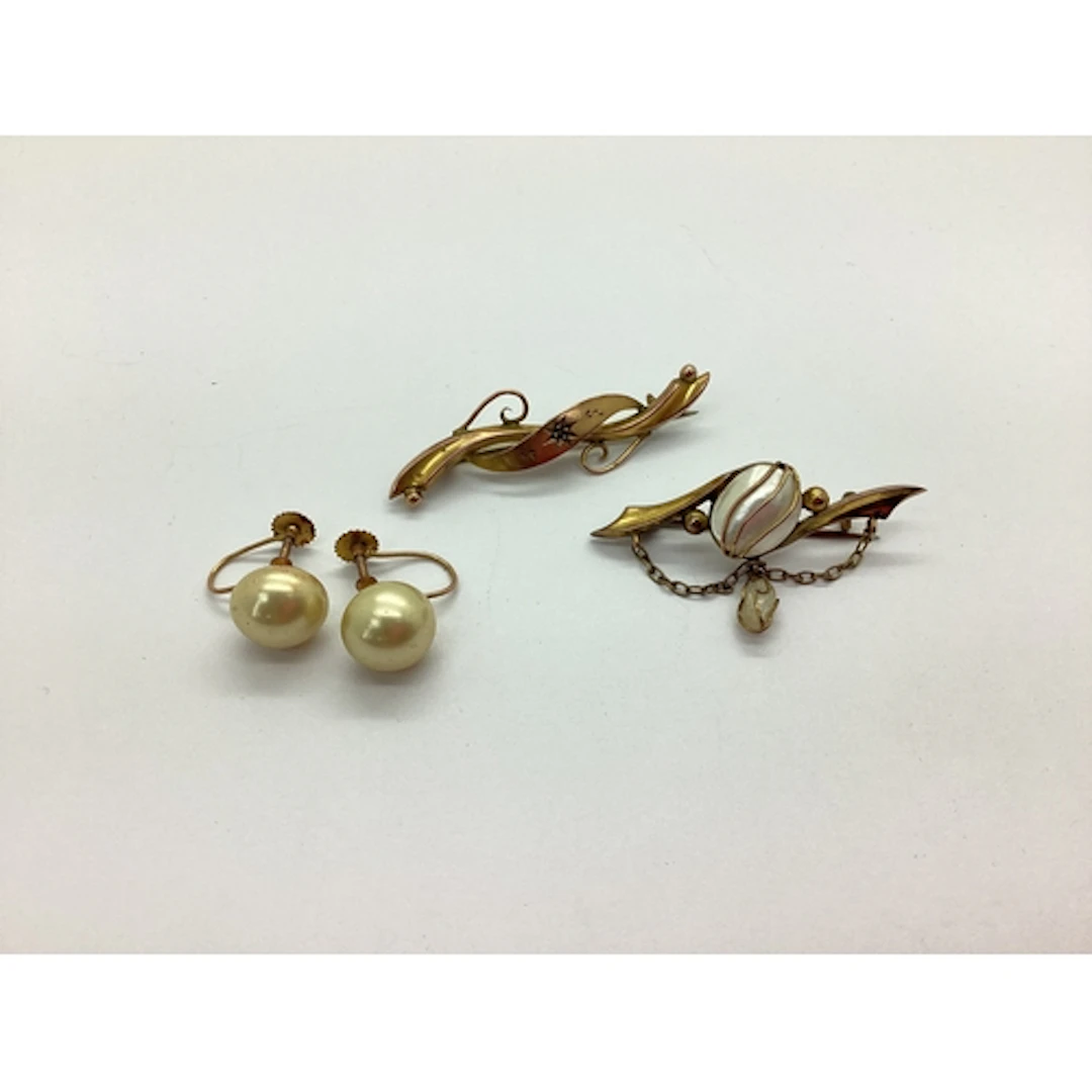 An Antique Mother of Pearl Set Bar Brooch, of shaped design,...