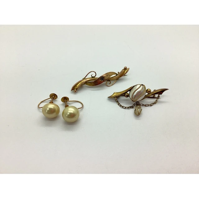 An Antique Mother of Pearl Set Bar Brooch, of shaped design,...