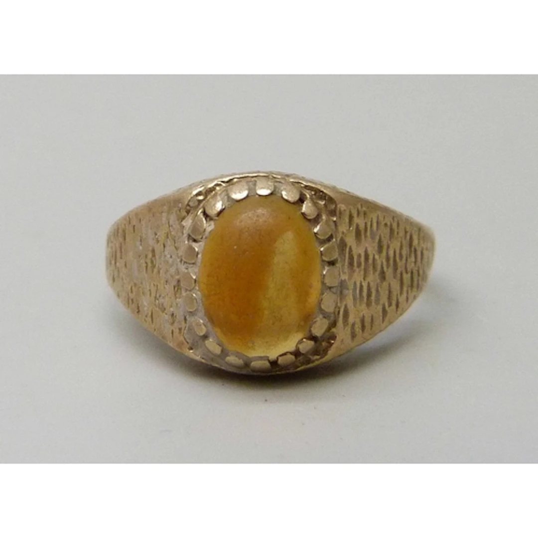 A 9ct gold and orange stone Brutalist style signet ring, 2.9...