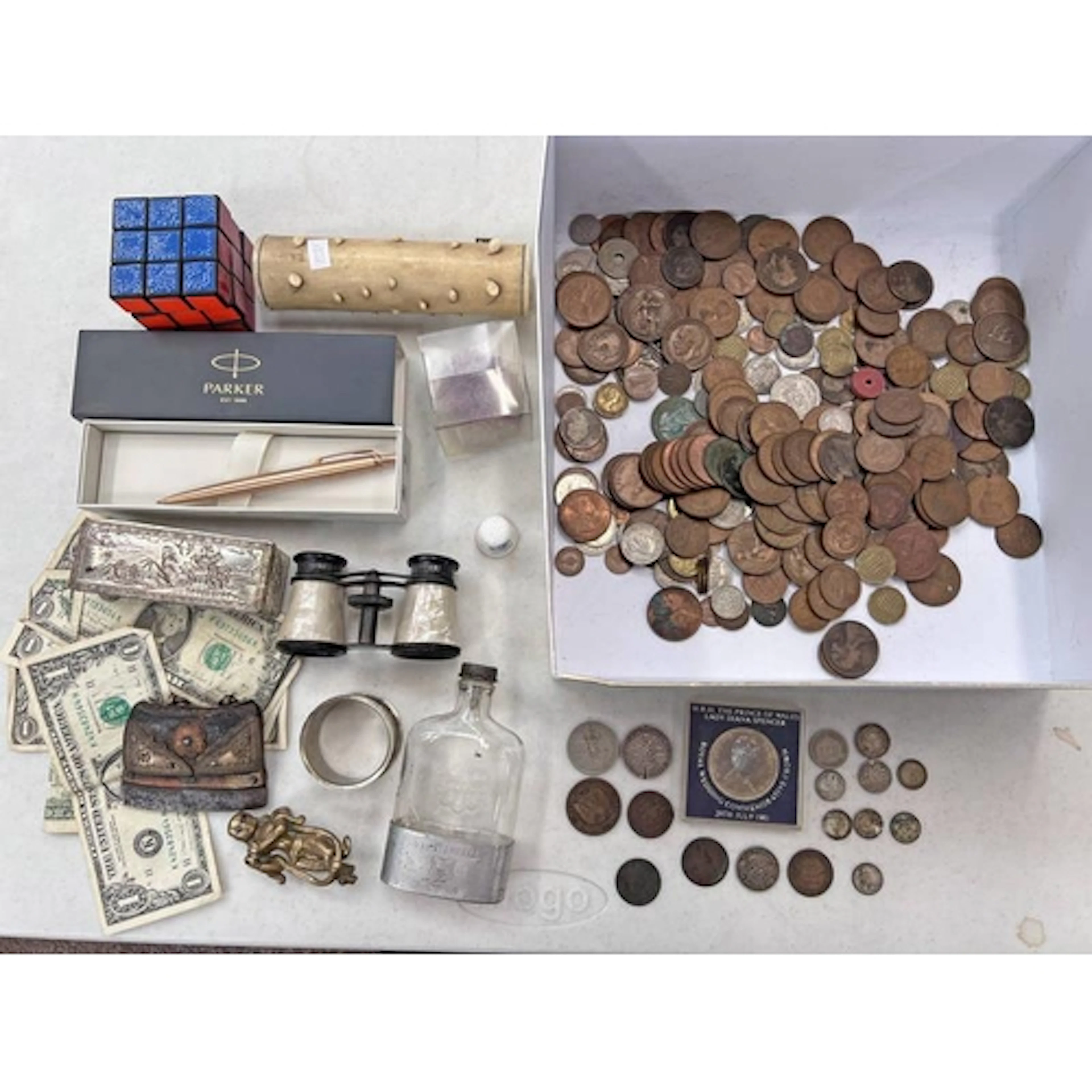 EPHEMERA TO INCLUDE A LARGE AMOUNT OF GB & WORLD WIDE COINAG...