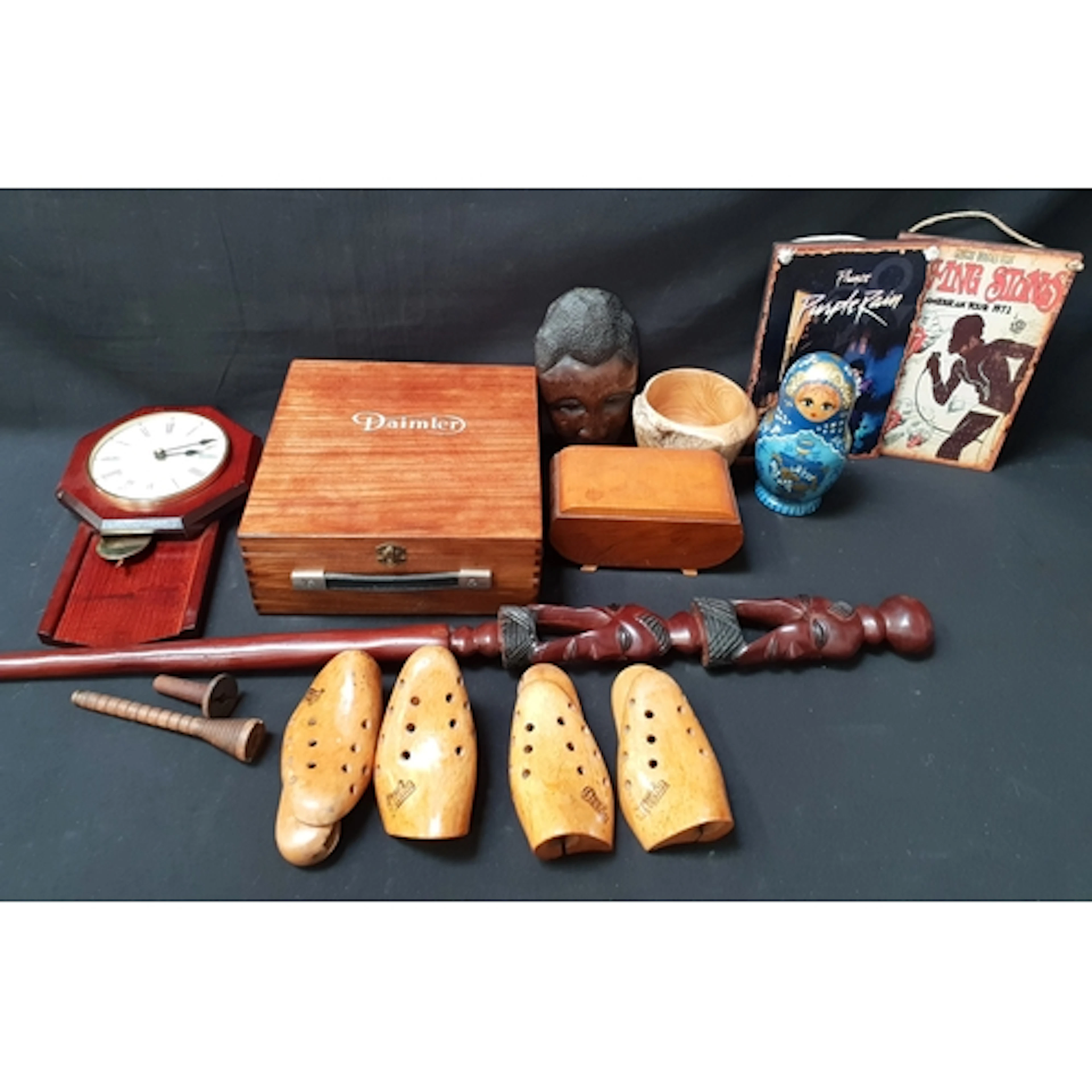 SELECTION OF WOODEN COLLECTABLES including a hand-carved wo...