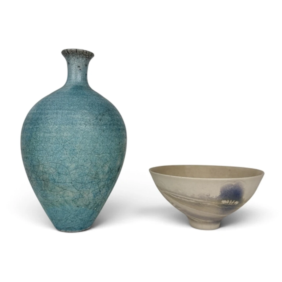A STUDIO CERAMIC VASE TOGETHER WITH A BOWL BY LES COLE Vase ...