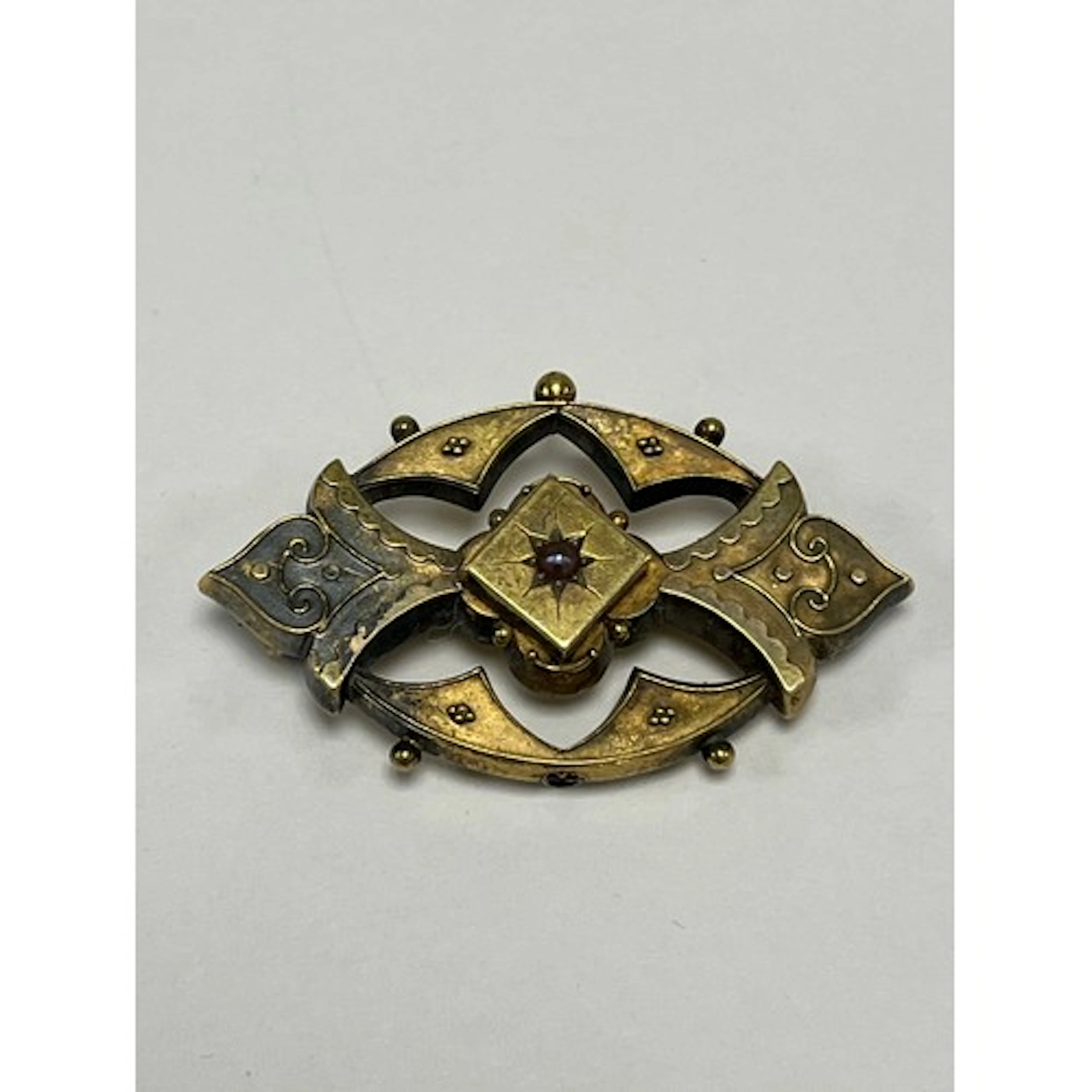 Victorian 15ct gold brooch set with a seed pearl, gross weig...