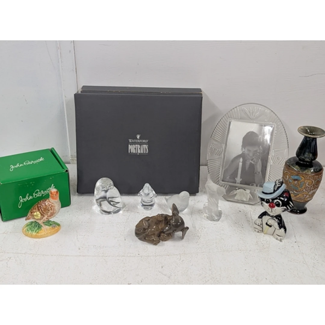 Collectables to include a Royal Copenhagen model of a dog, a...