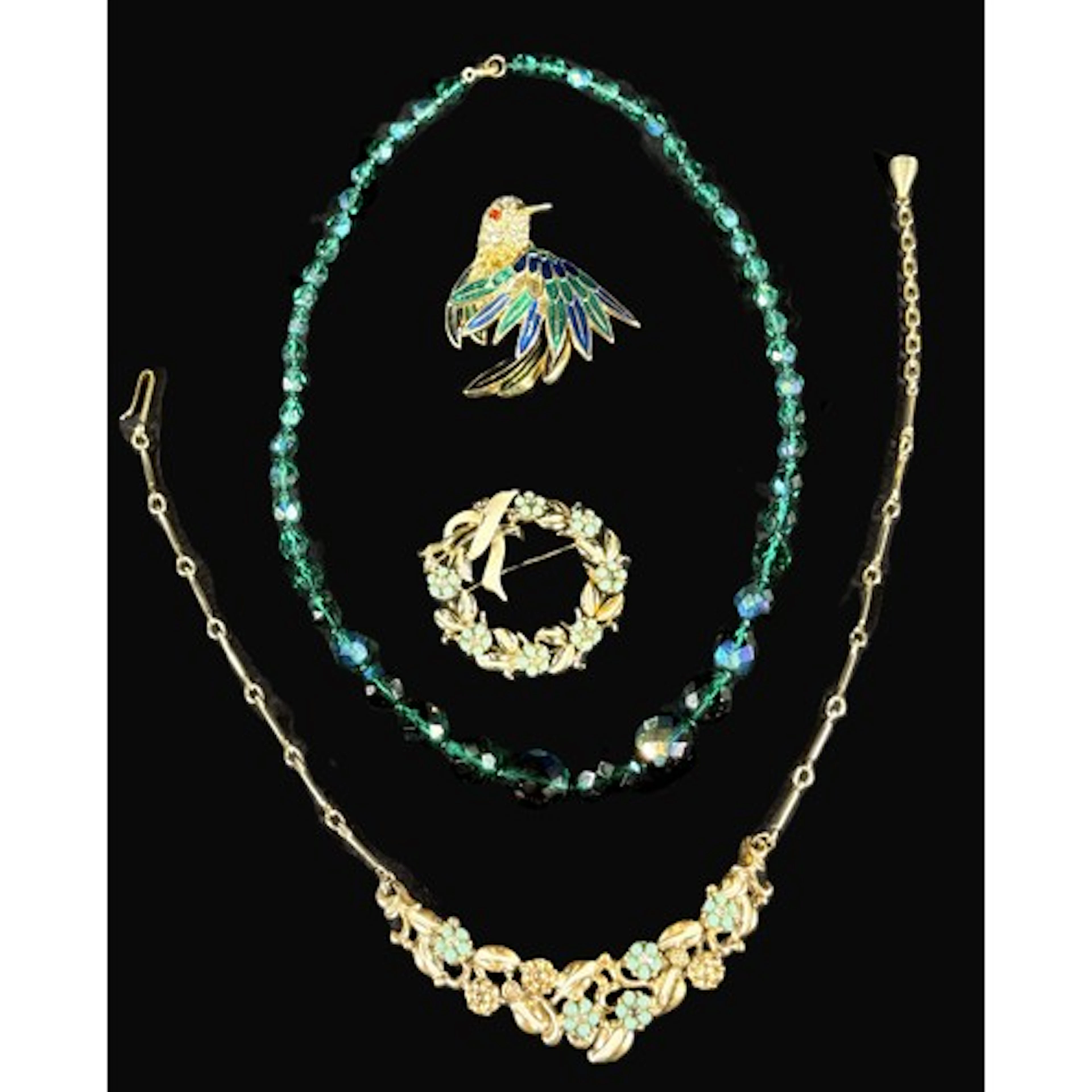 A 1950's necklace and costume jewellery.