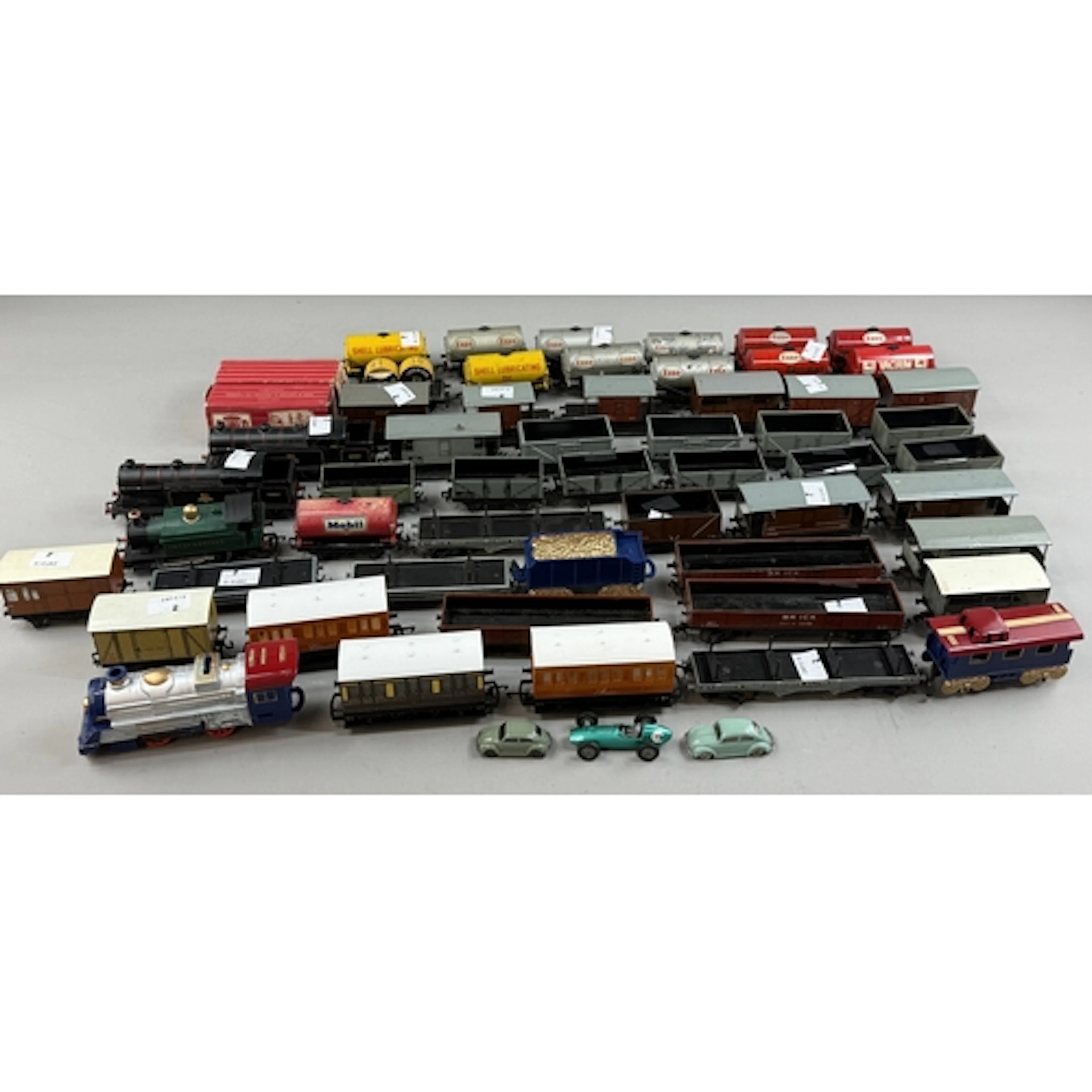 Toys: Hornby Dublo locomotives, 0-6-2, 69567 x 2, rolling st...
