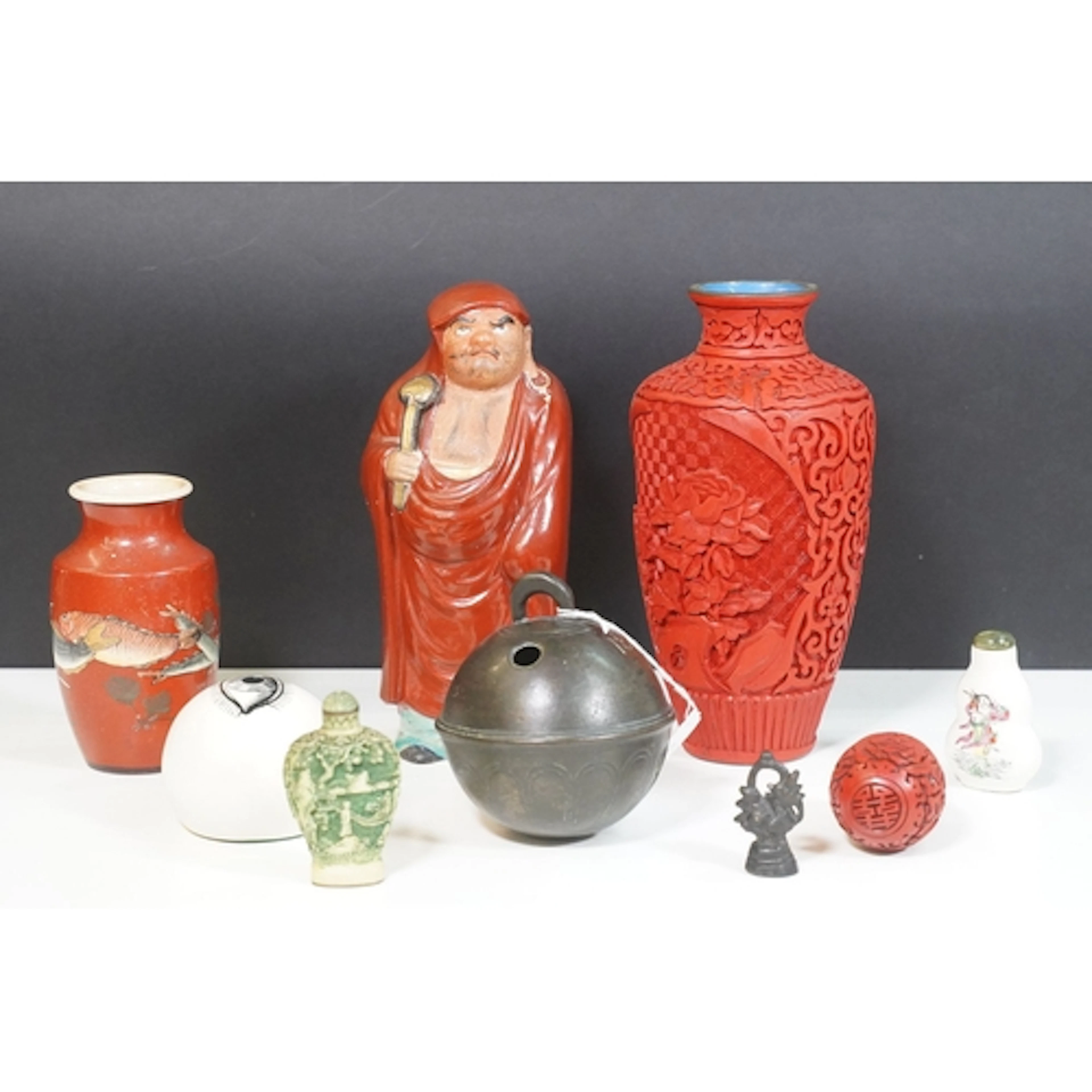 Collection of contemporary Chinese cinnabar and ceramics, to...