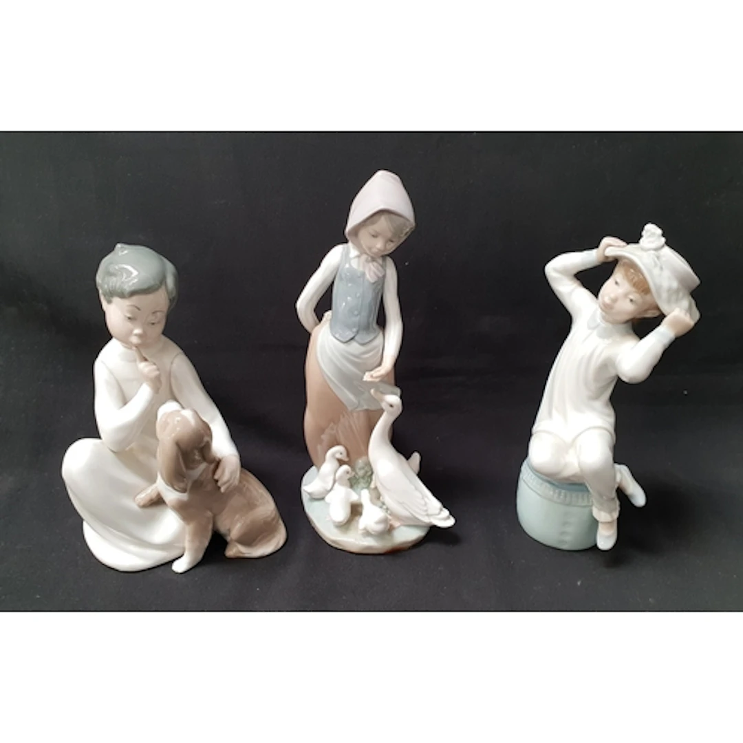 THREE LLADRO FIGURINES comprising 'Girl with Bonnet', 1147, ...