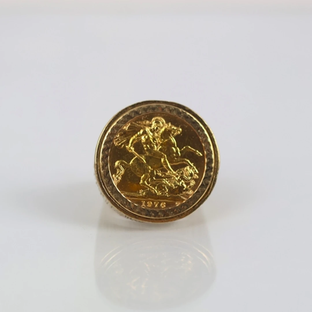 Elizabeth II (1952-2022) full sovereign, dated 1976, within ...