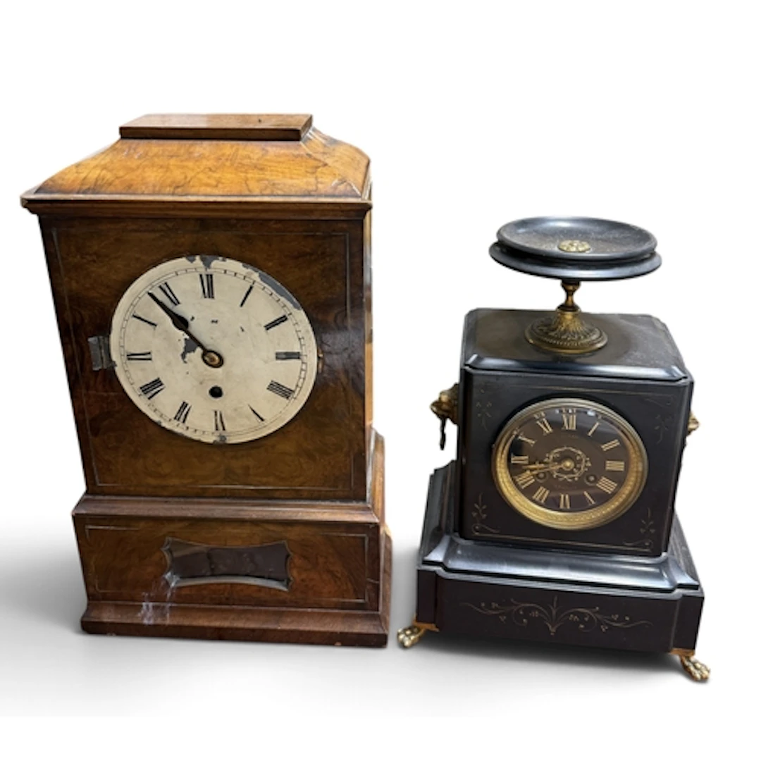 A VICTORIAN BLACK MARBLE MANTLE CLOCK 34cm x 25cm x 14cm Tog...