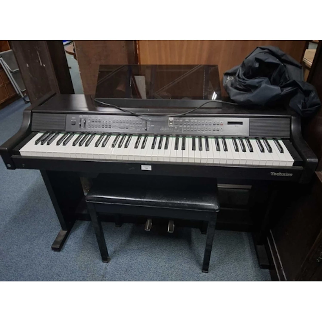 A TECHNICS PR40 DIGITAL PIANO, with a control panel and two ...