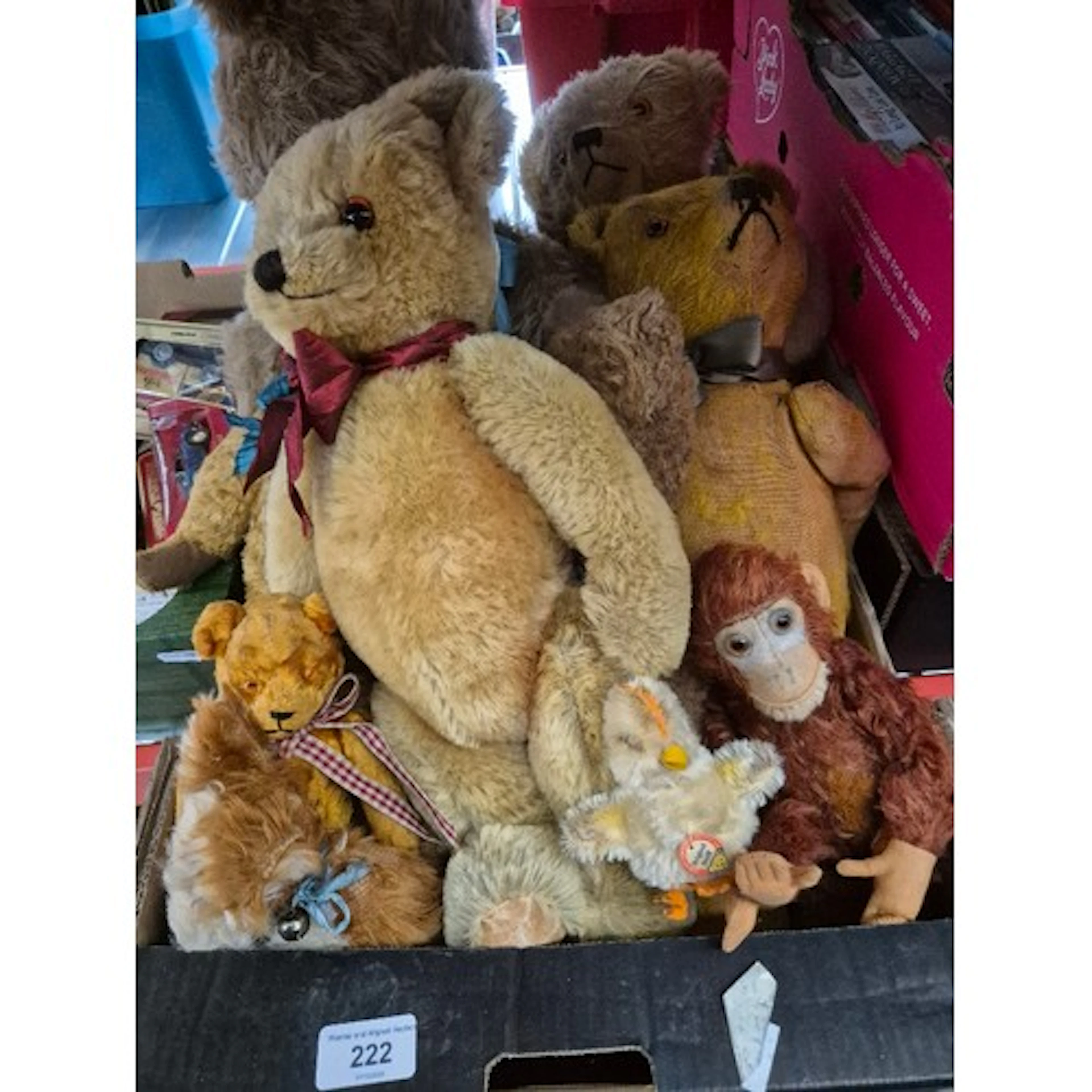 A box of assorted vintage soft toys to include Steiff etc.