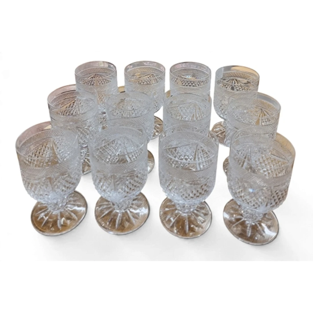 A good suite of Crystal Glasses.